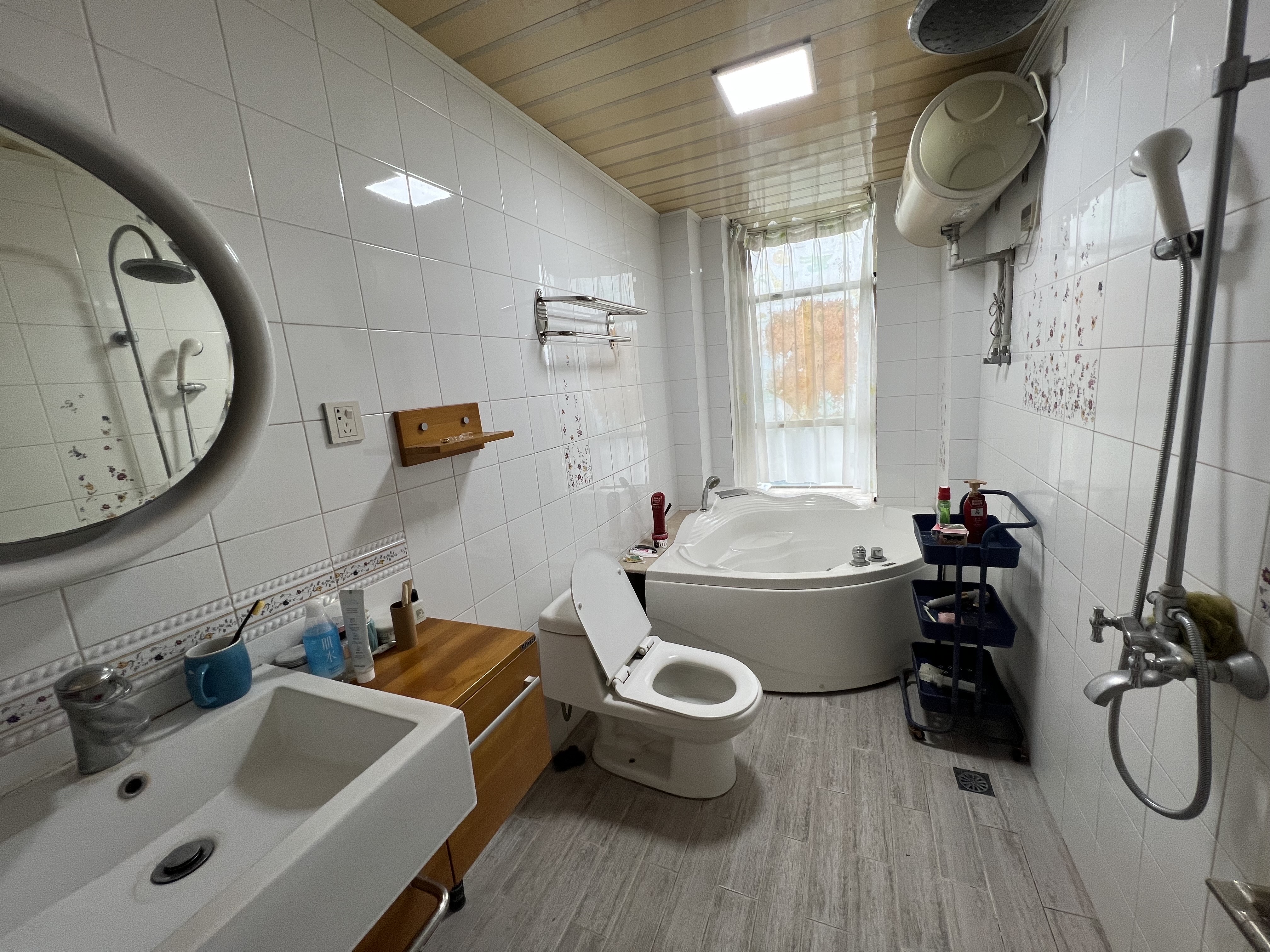 金鹿花园一期  3室2厅2卫    3500.0元/月 金鹿花园一期  3室2厅2卫    3500.0元/月室内图