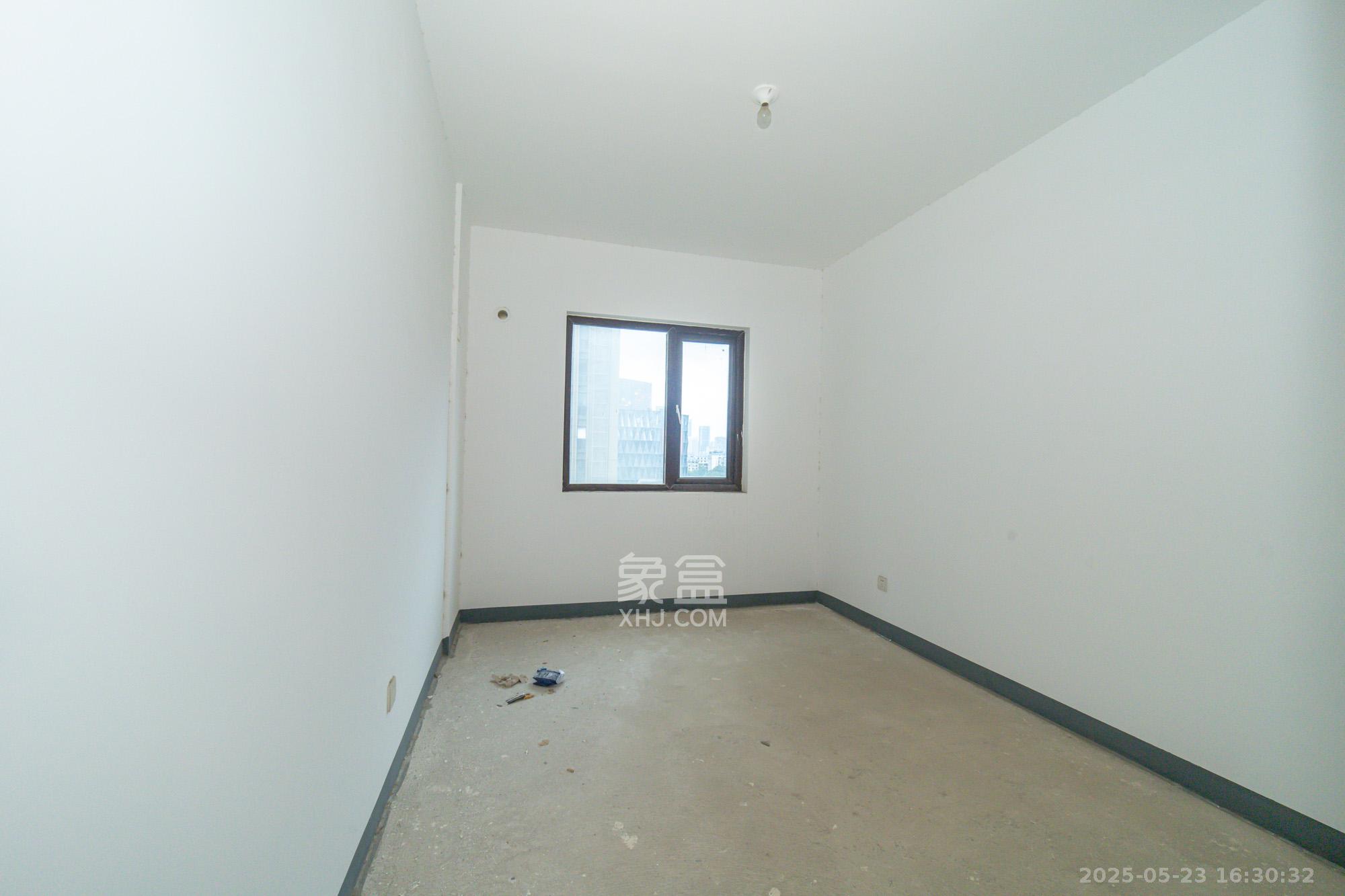 新长海广场 4室2厅2卫 114.0万 新长海广场 4室2厅2卫 114.0万卧室