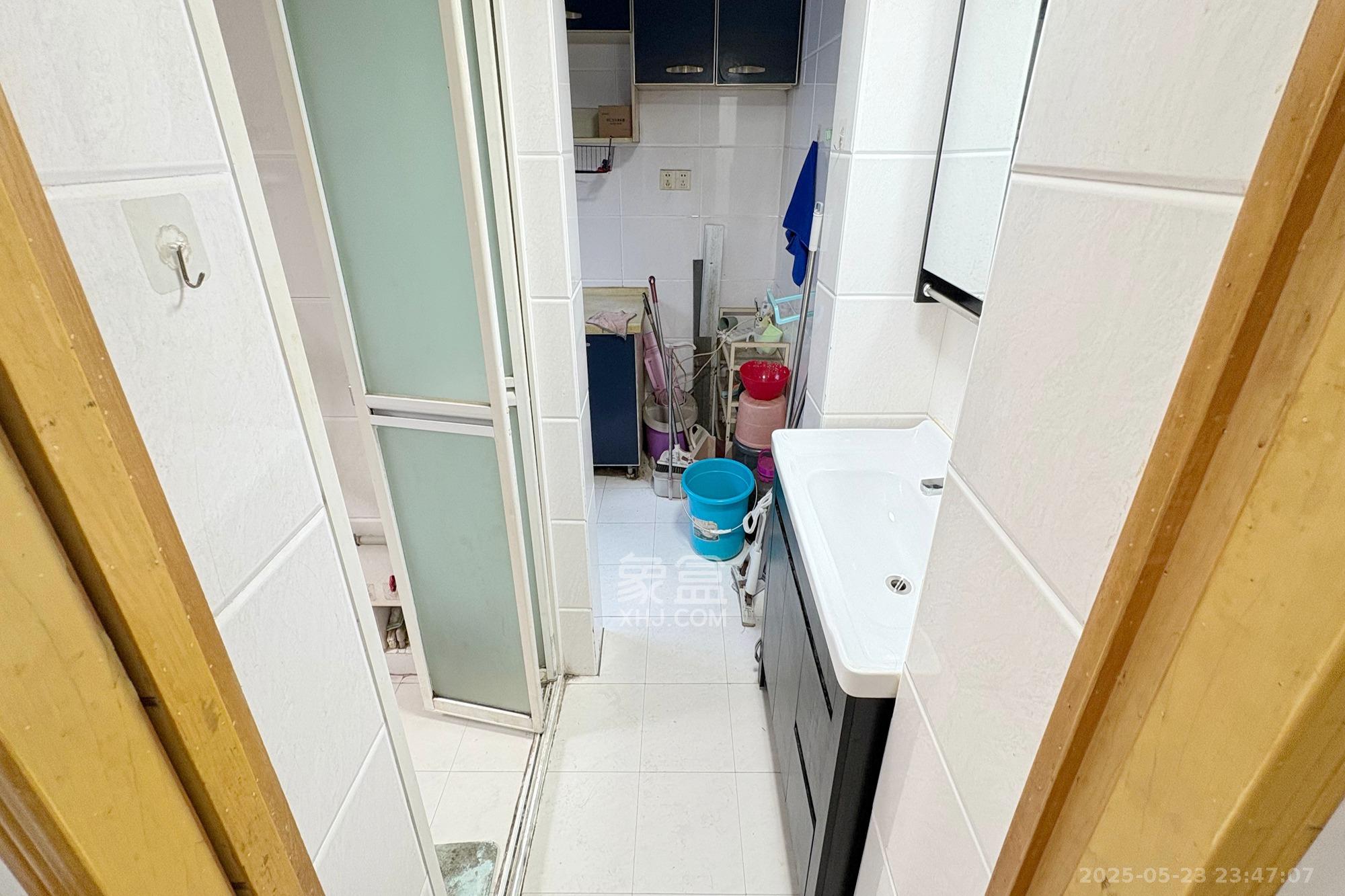 市直属机关宿舍  2室1厅1卫   35.00万卫生间