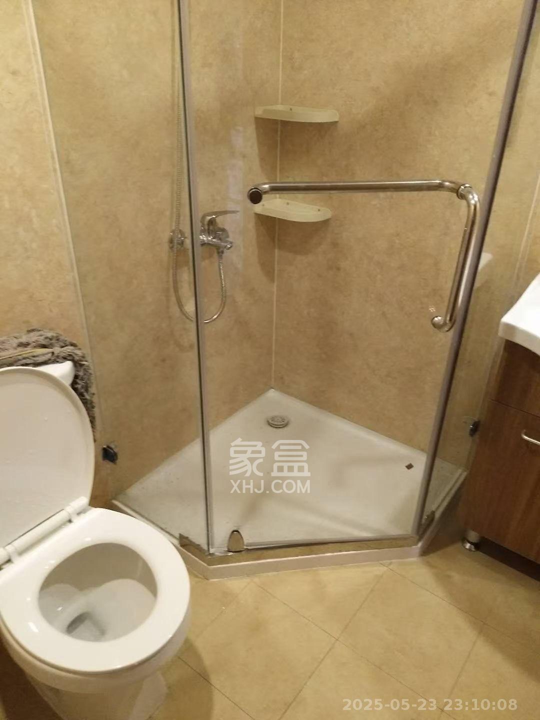 麓谷小镇  3室2厅2卫   2700.00元/月室内图