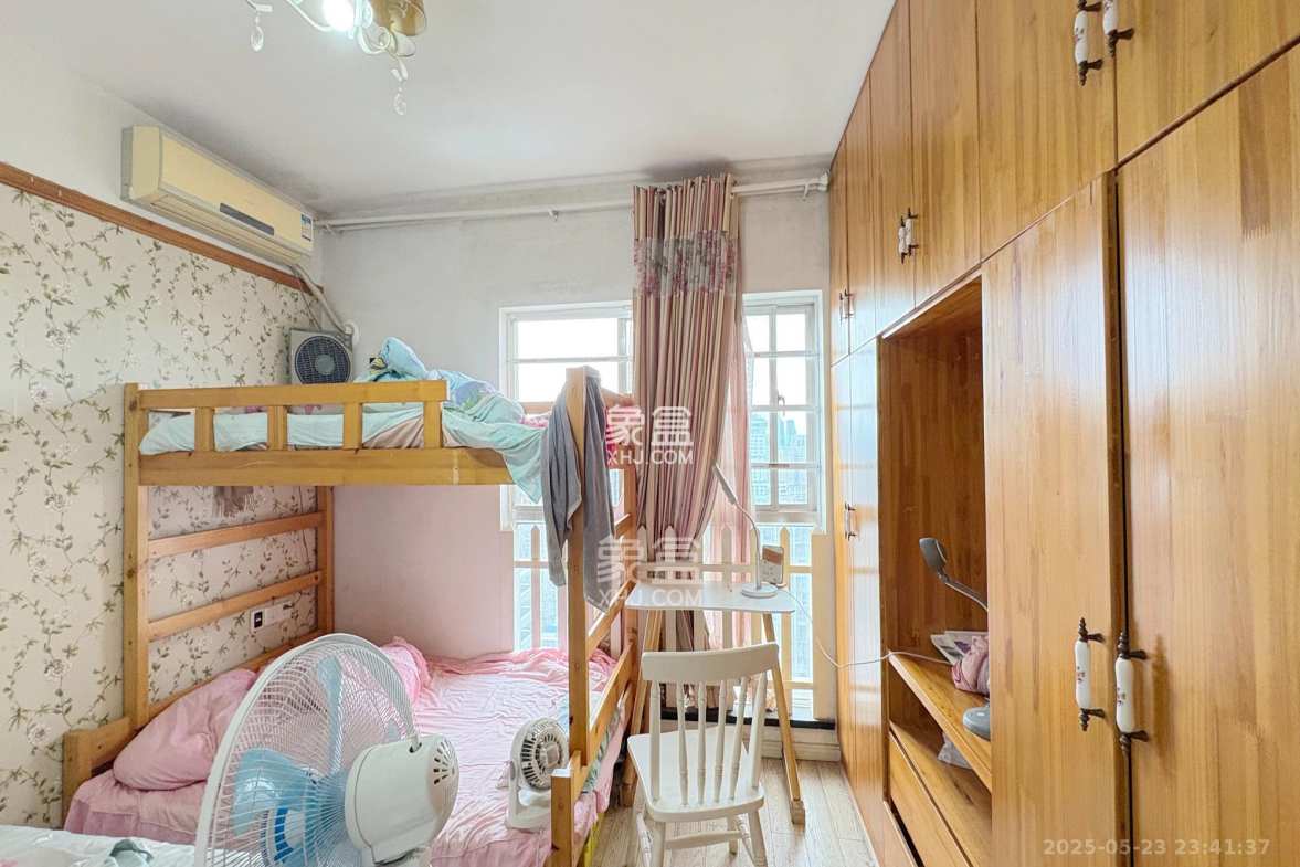 君临国际  2室2厅1卫    115.0万 君临国际  2室2厅1卫    115.0万卧室