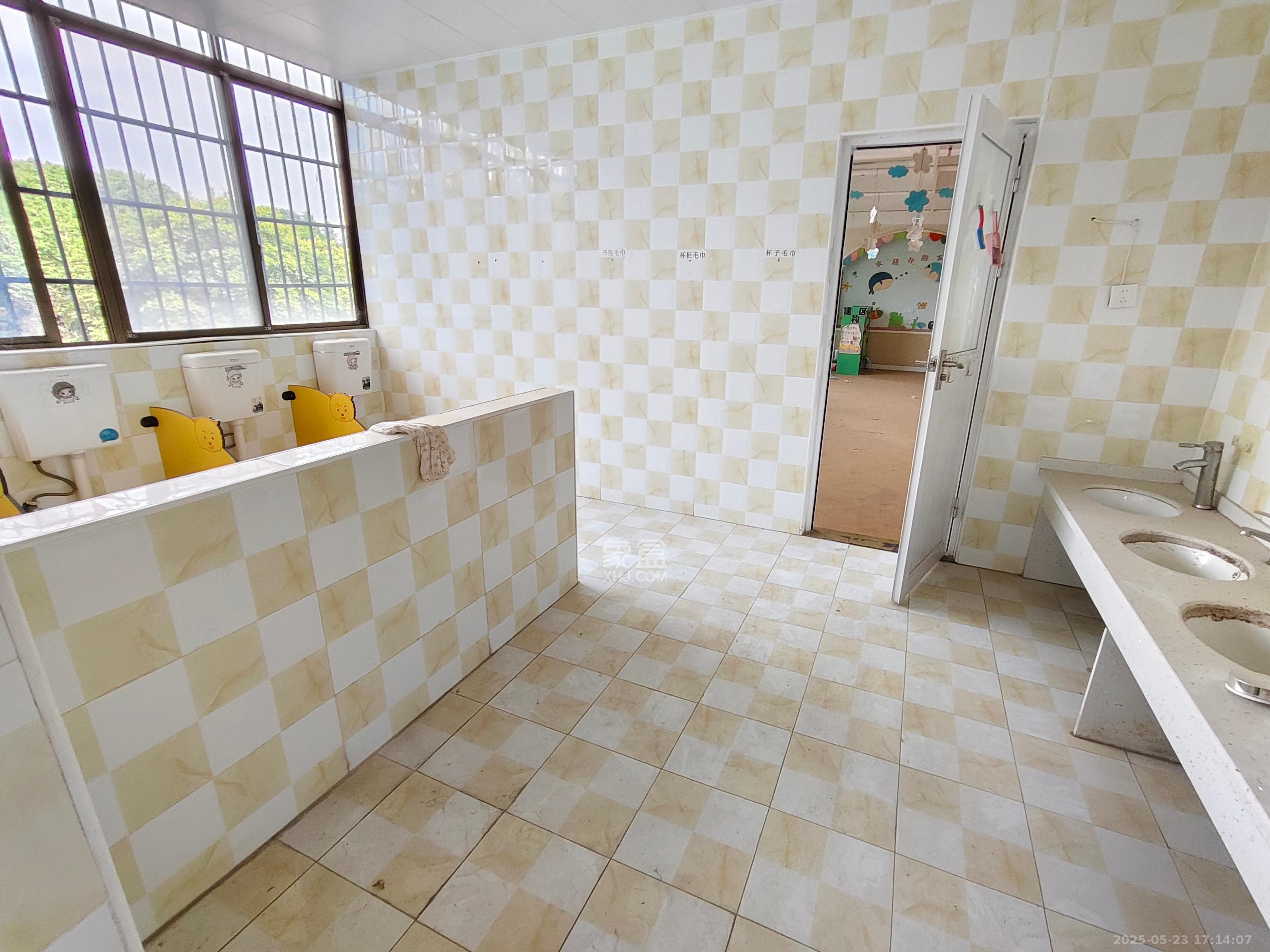 天麓尚层   374.75㎡      12000.0元/月室内图