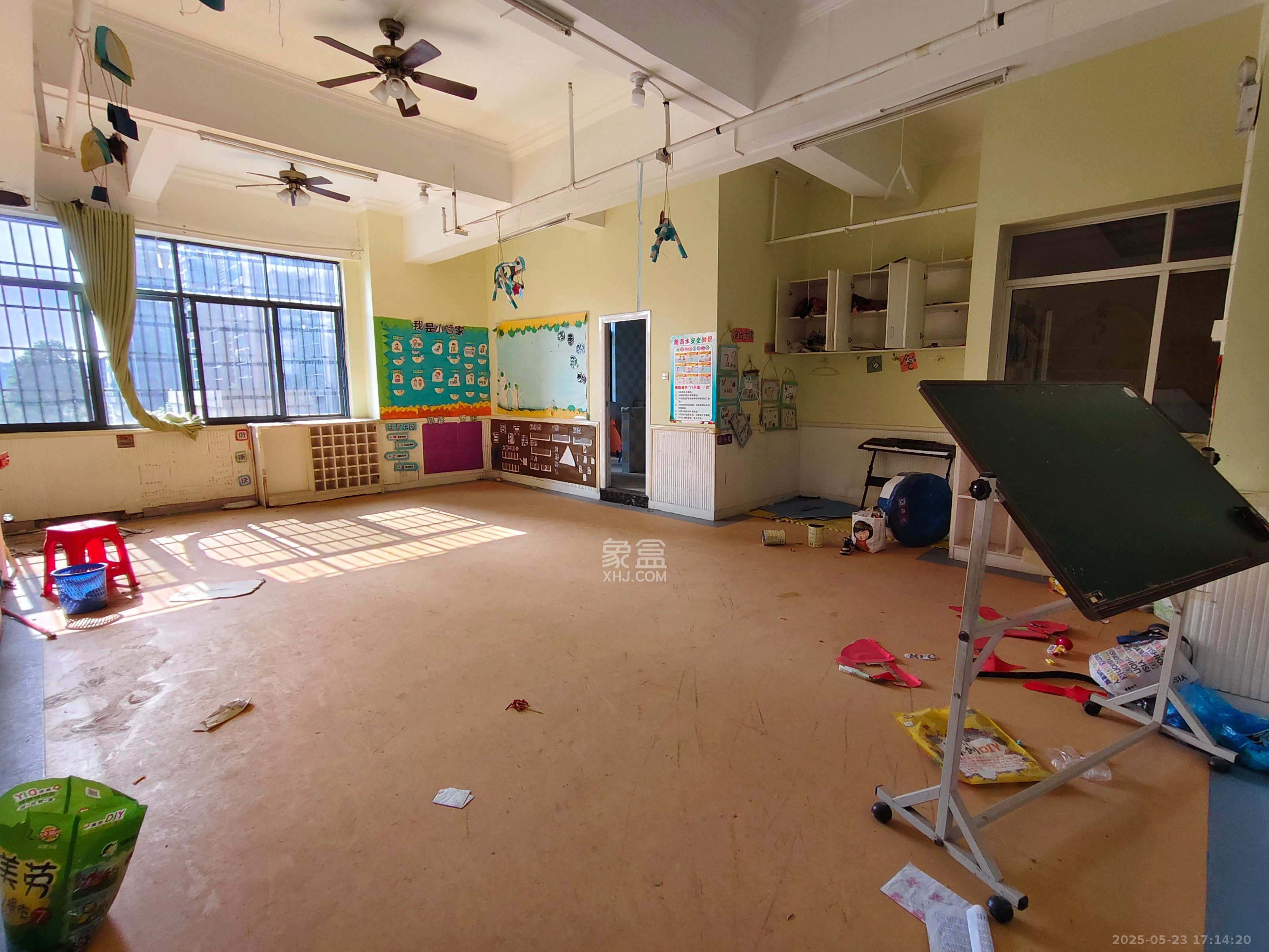 天麓尚层   374.75㎡      12000.0元/月室内图