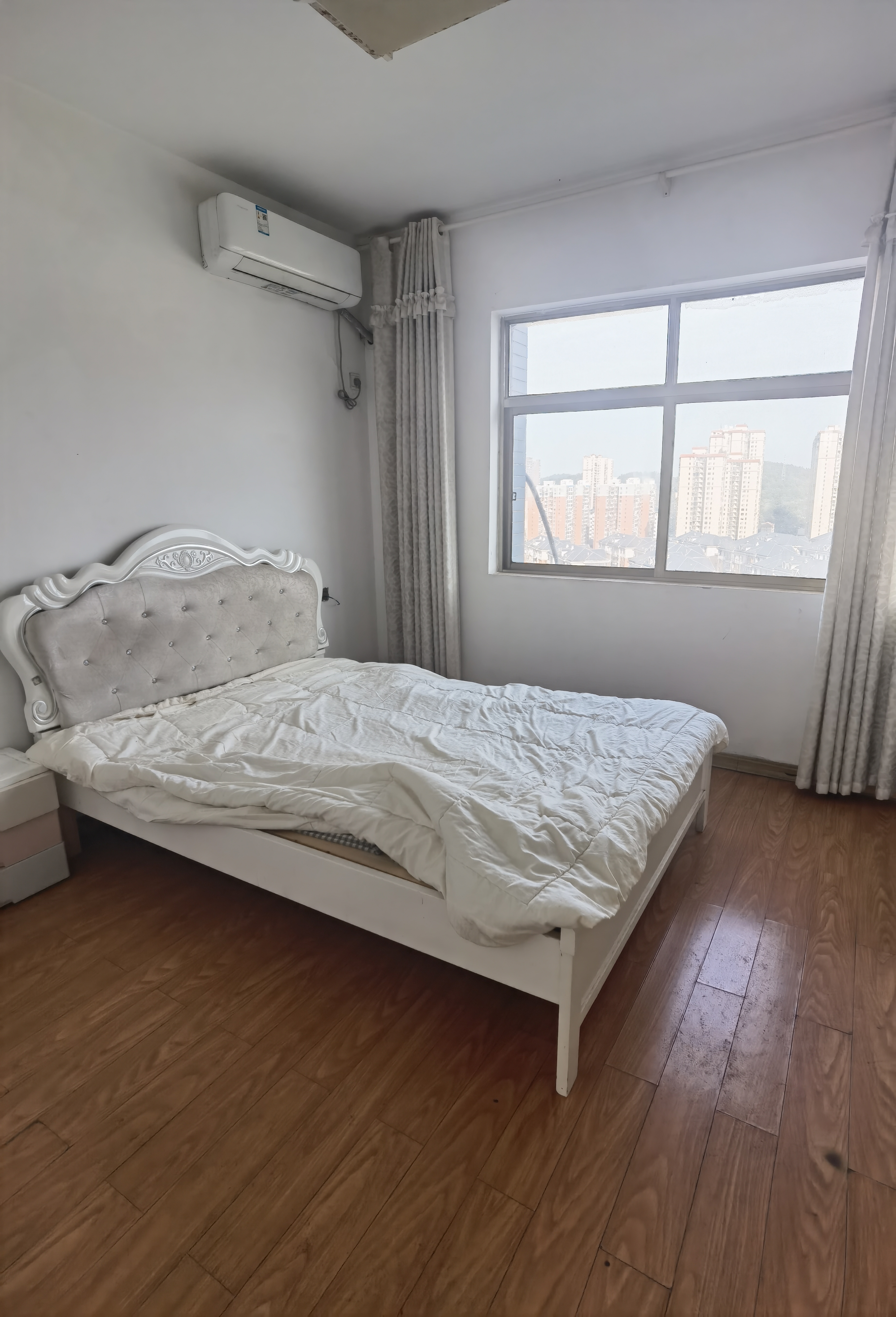 东方豪苑 2室2厅2卫 37.8万 东方豪苑 2室2厅2卫 37.8万客厅