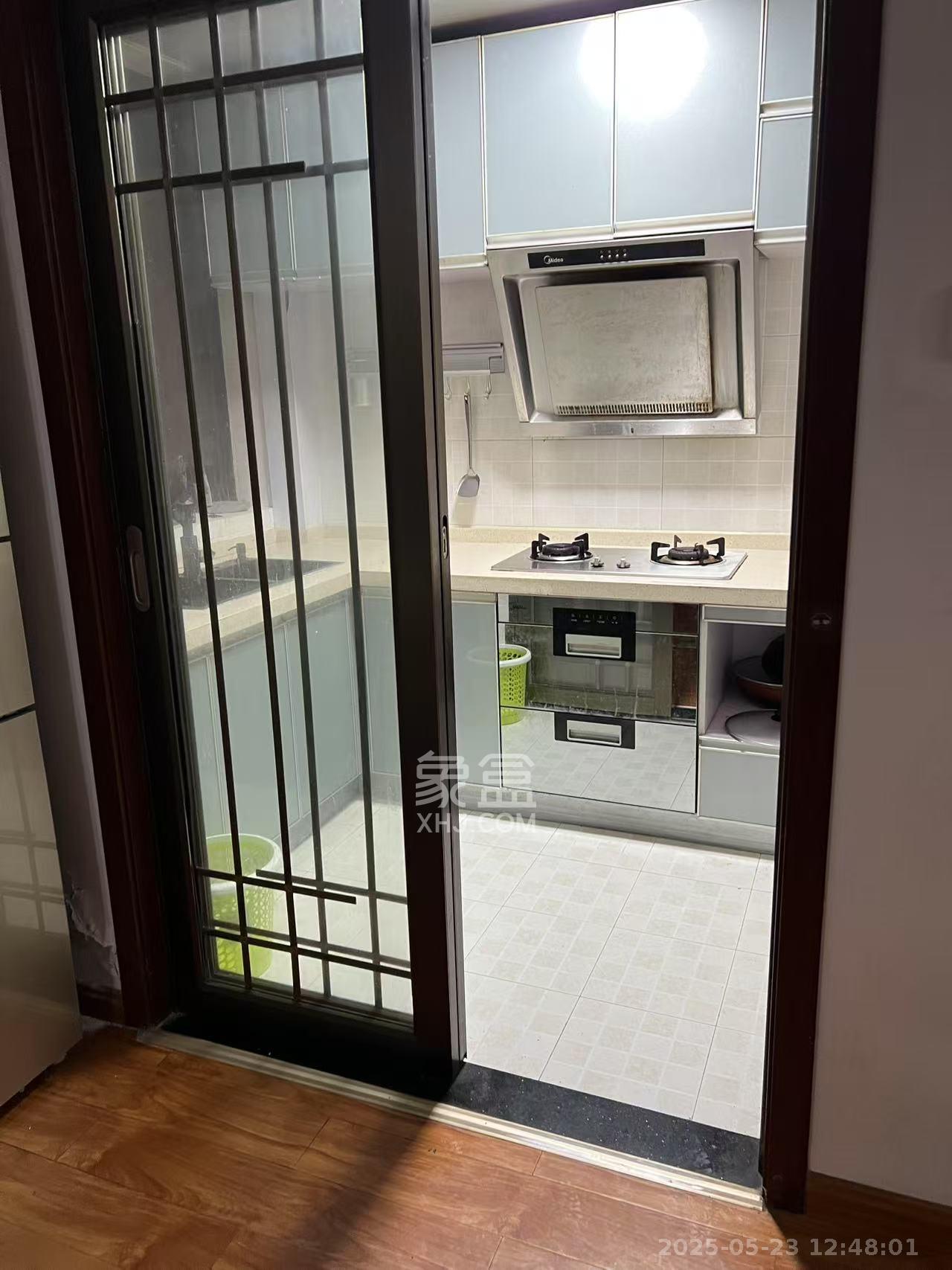 上东辛顿公寓  3室2厅2卫   2600.00元/月室内图