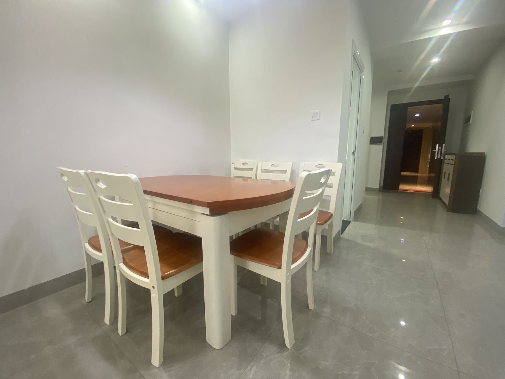 华润中心 2室1厅1卫 4500.0元/月 华润中心 2室1厅1卫 4500.0元/月室内图