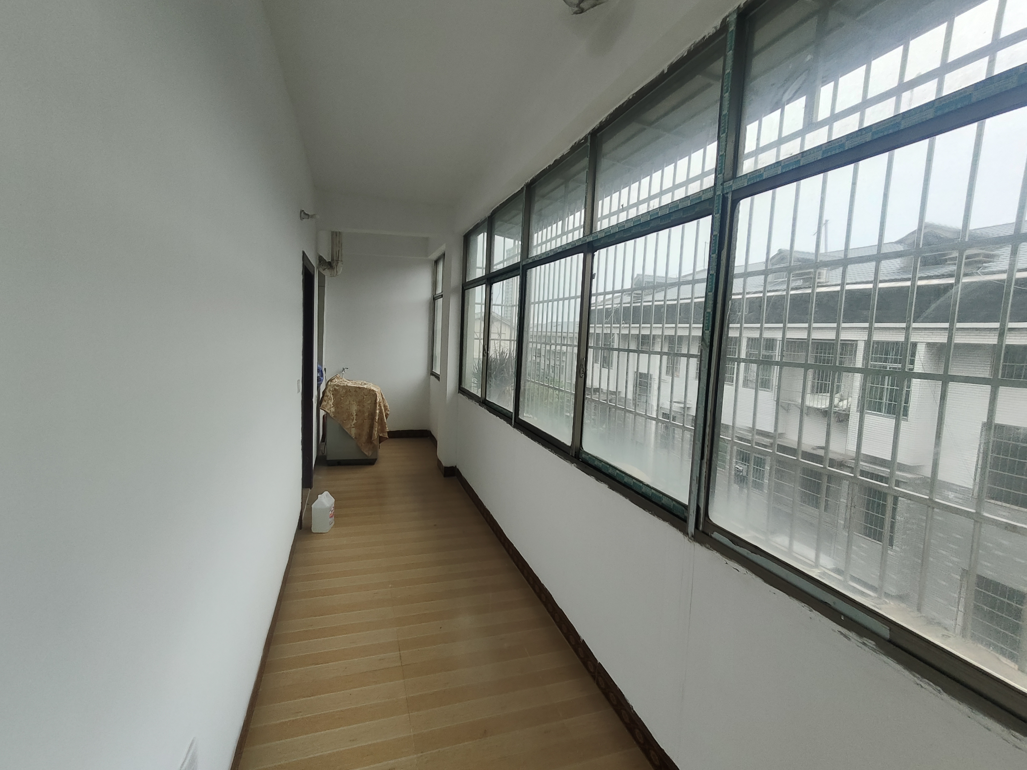 互助小区  3室2厅2卫   1400.00元/月室内图