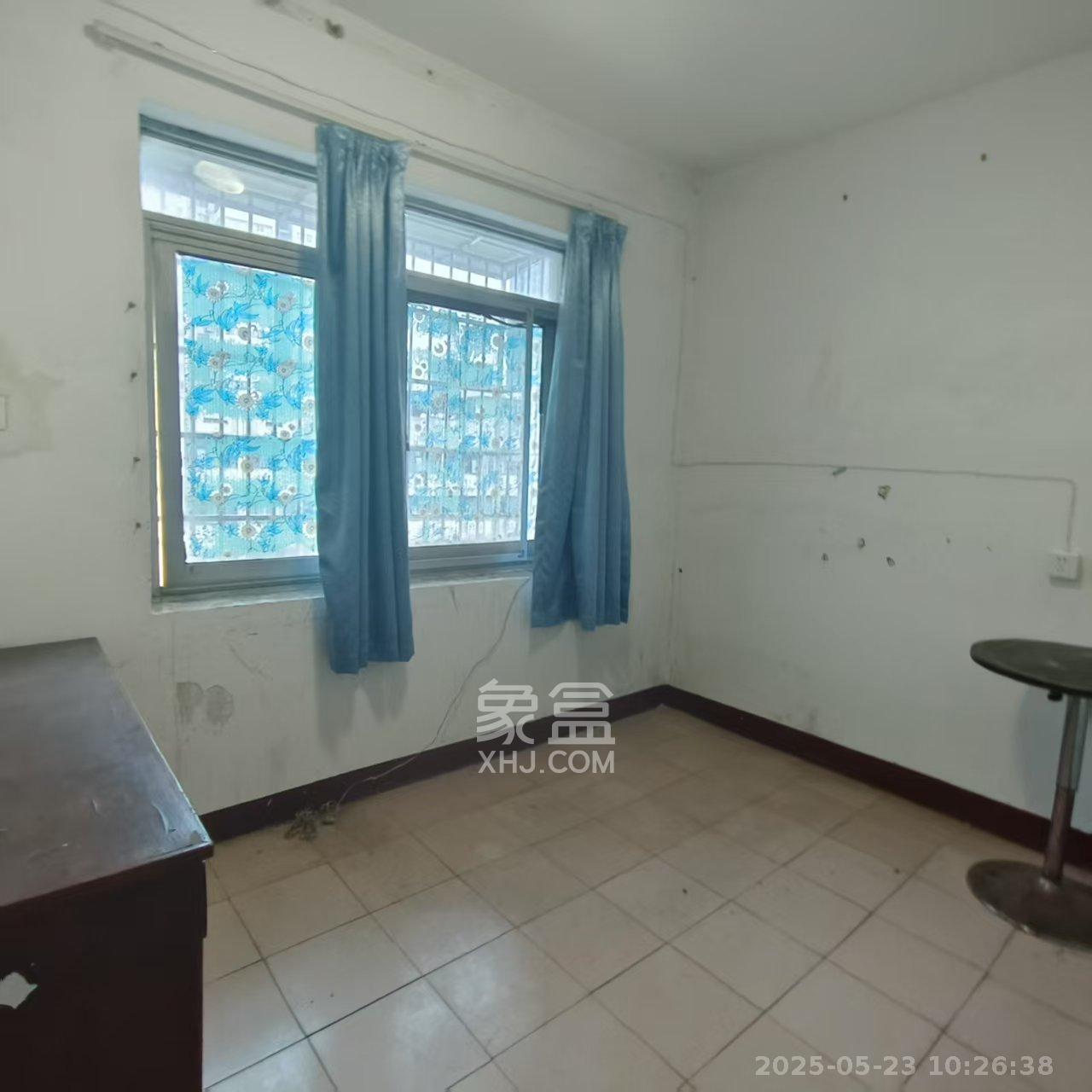 湘亚大楼 4室1厅1卫 2200.0元/月 湘亚大楼 4室1厅1卫 2200.0元/月室内图