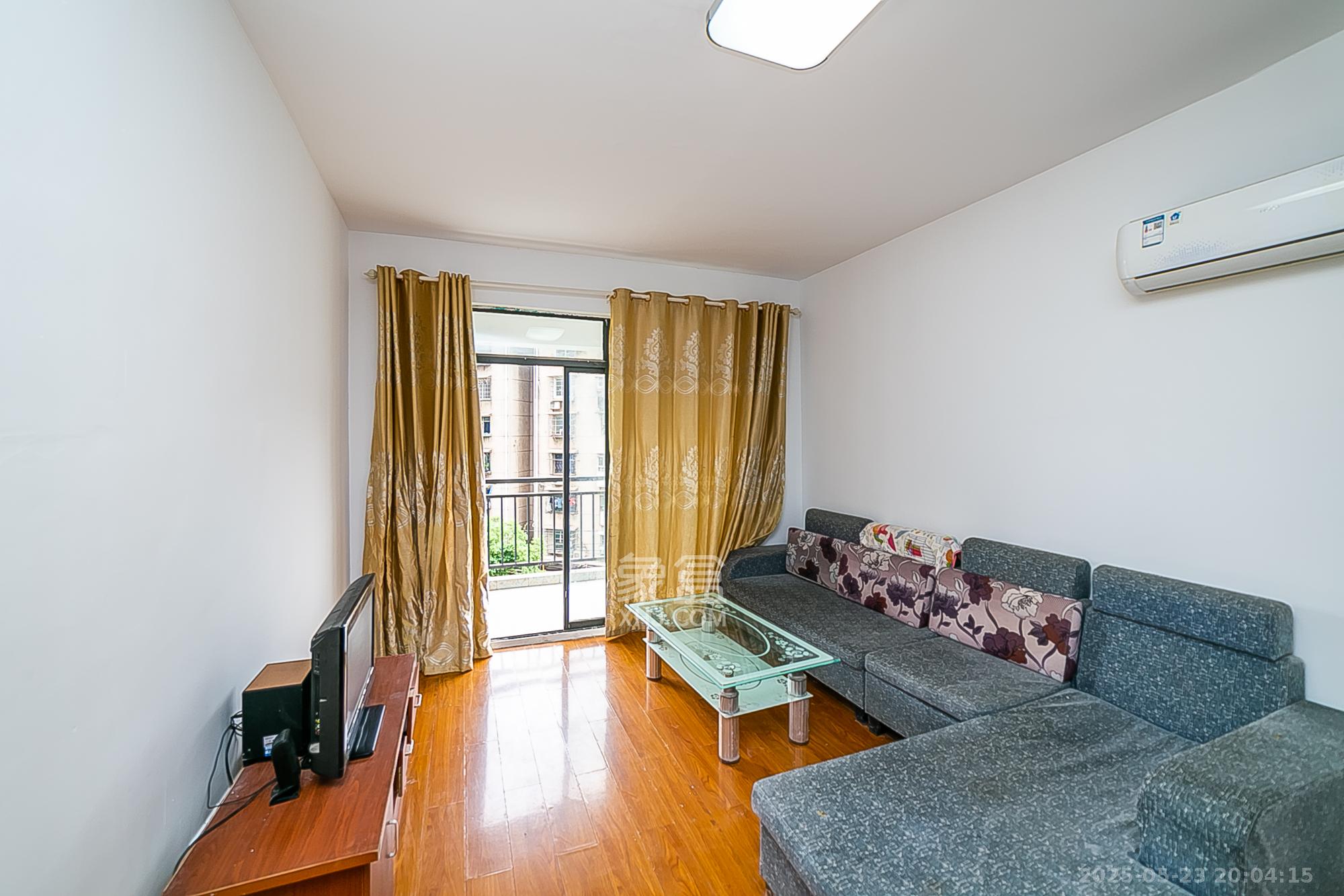 江山如画  2室1厅1卫    75.0万 江山如画  2室1厅1卫    75.0万客厅