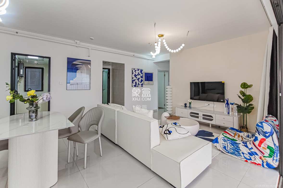 阳光城尚东湾悦江府 3室2厅2卫 116.0万 阳光城尚东湾悦江府 3室2厅2卫 116.0万客厅