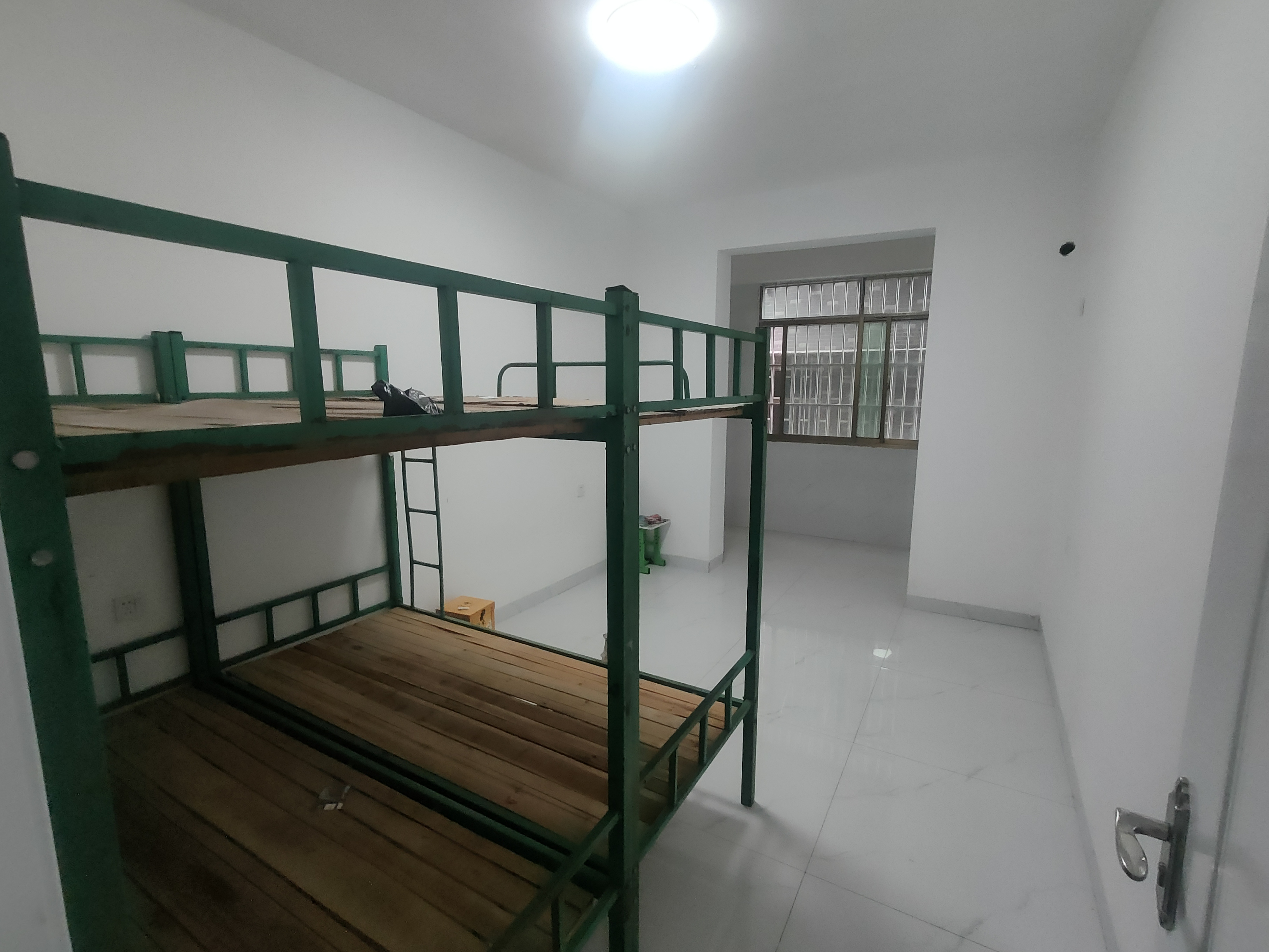 互助小区  1室0厅0卫   1500.00元/月室内图1