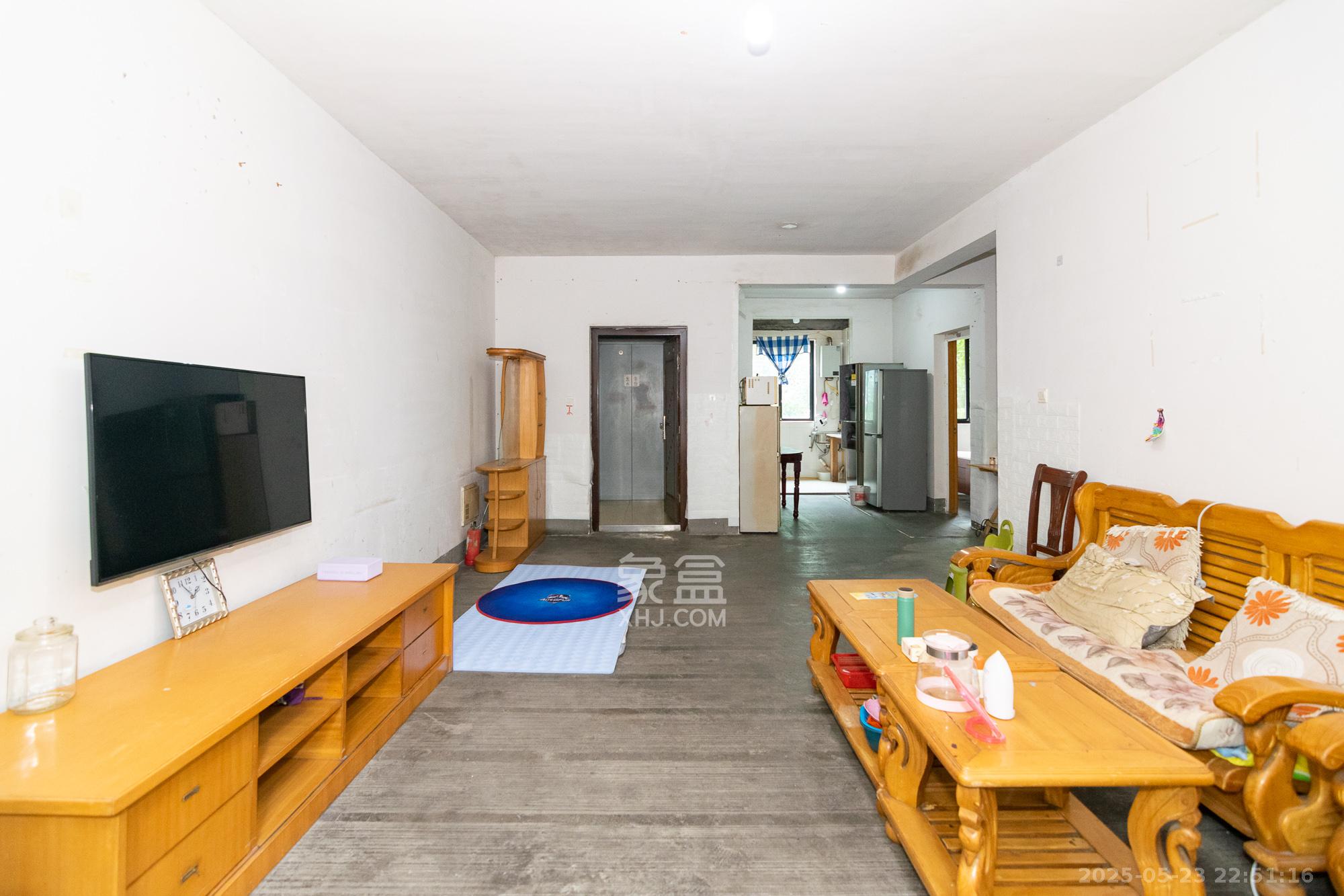 丽景华庭  2室2厅1卫    35.6万 丽景华庭  2室2厅1卫    35.6万客厅