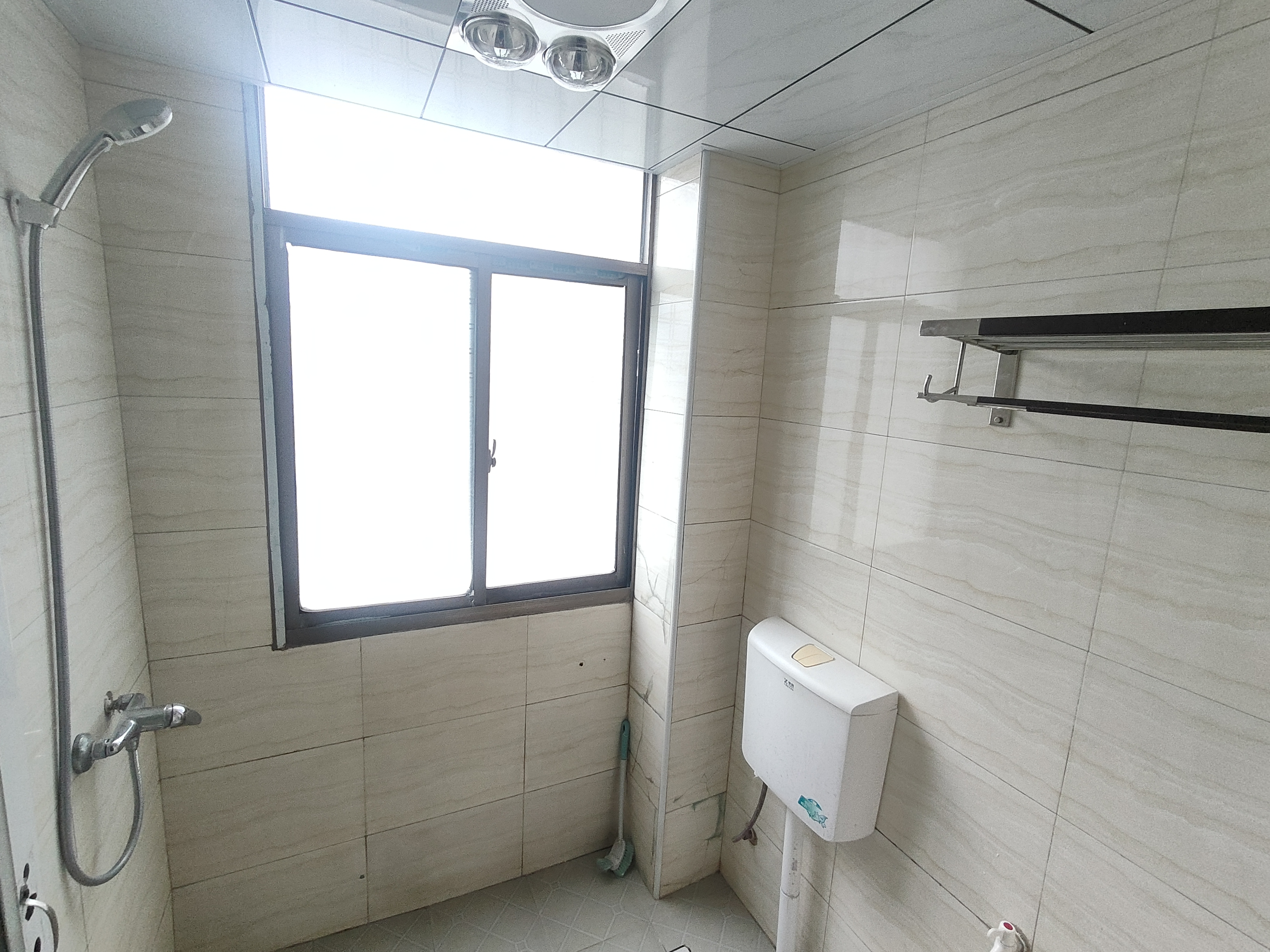 互助小区  3室2厅2卫   1400.00元/月室内图