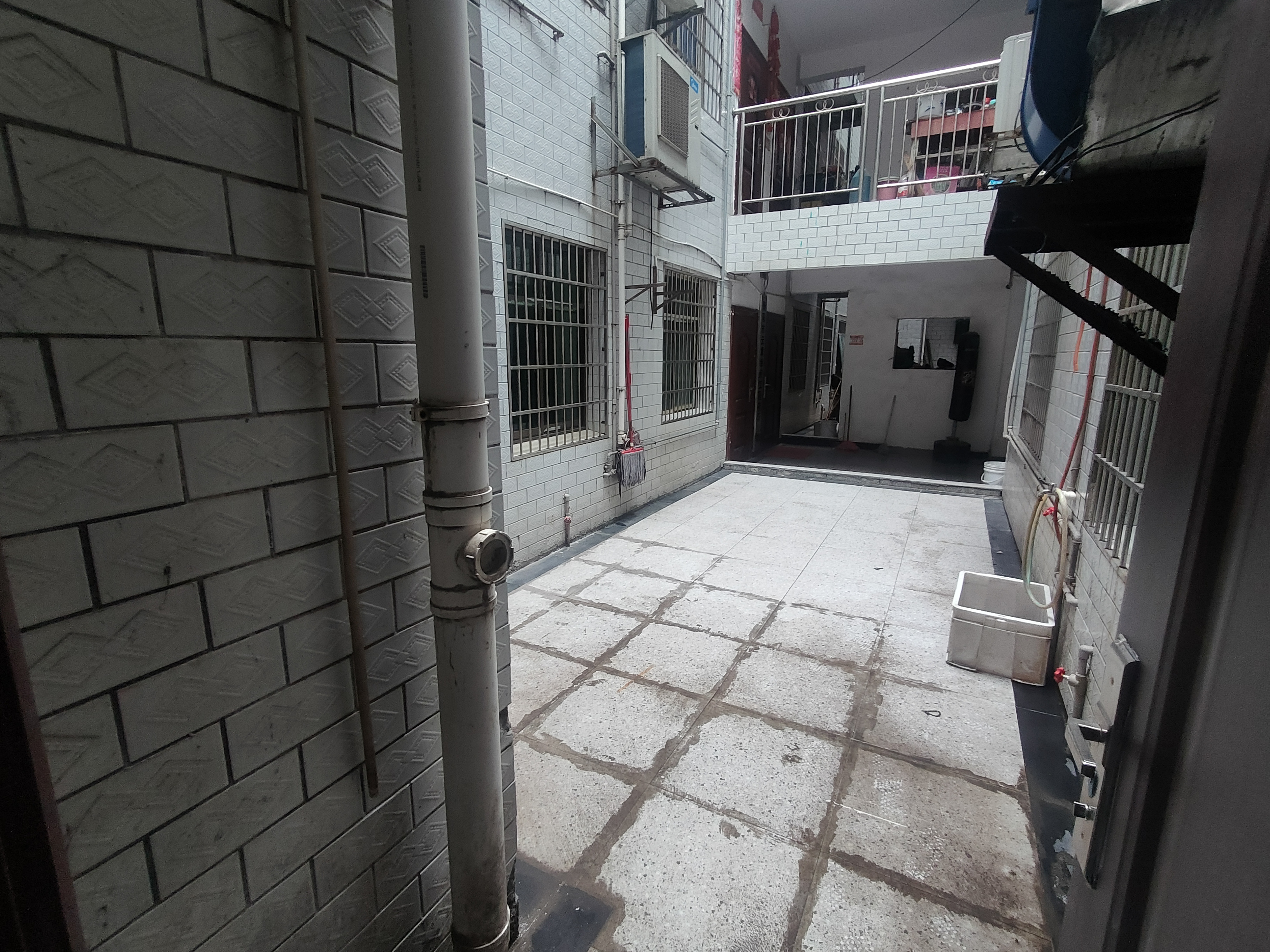 互助小区 3室2厅2卫 1500.0元/月 互助小区 3室2厅2卫 1500.0元/月室内图