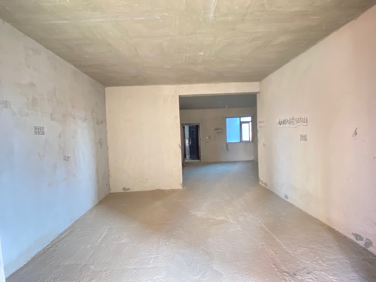 东城幸福里 3室2厅2卫 59.8万 东城幸福里 3室2厅2卫 59.8万客厅