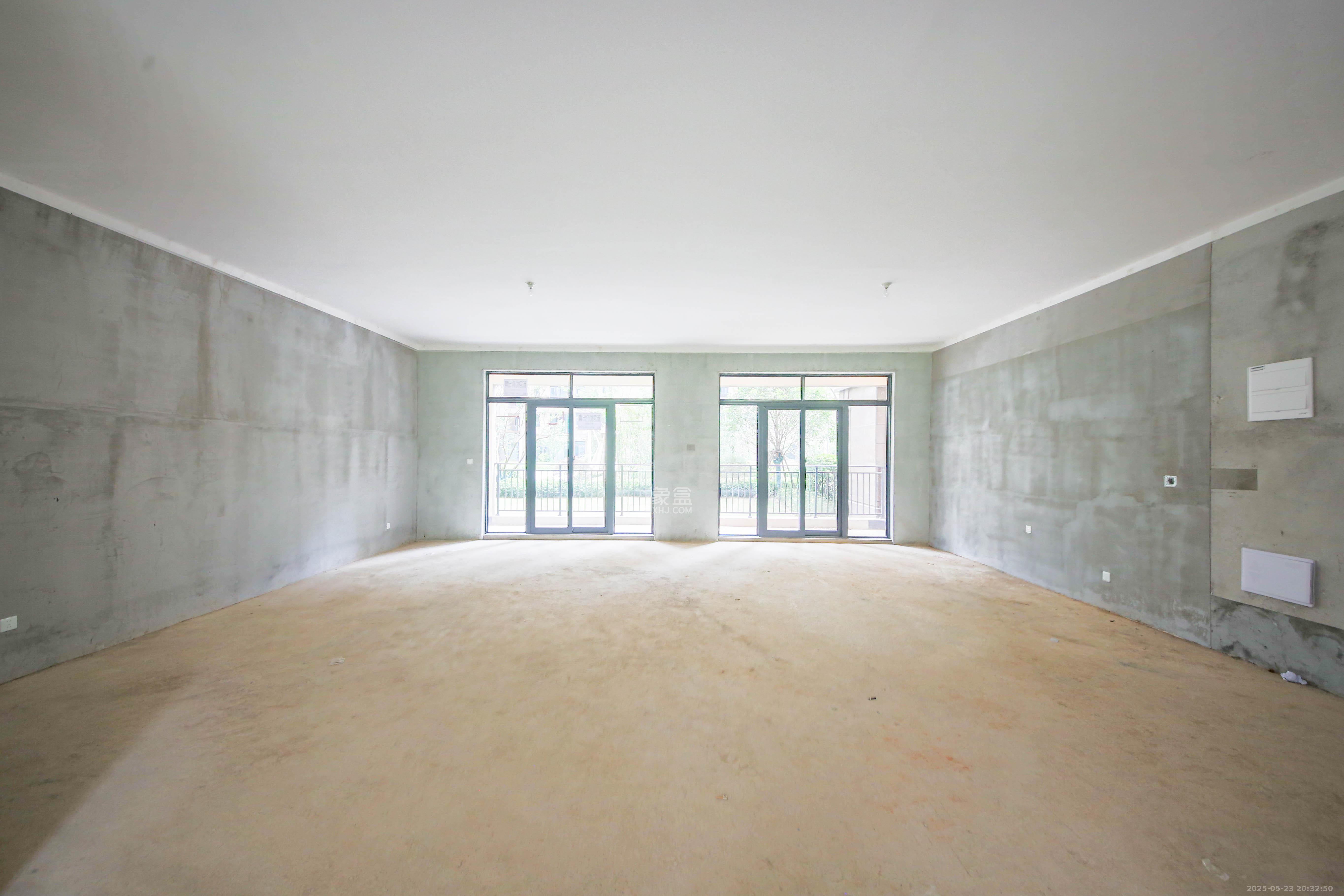 中建钰和城  3室2厅0卫   255.00万客厅