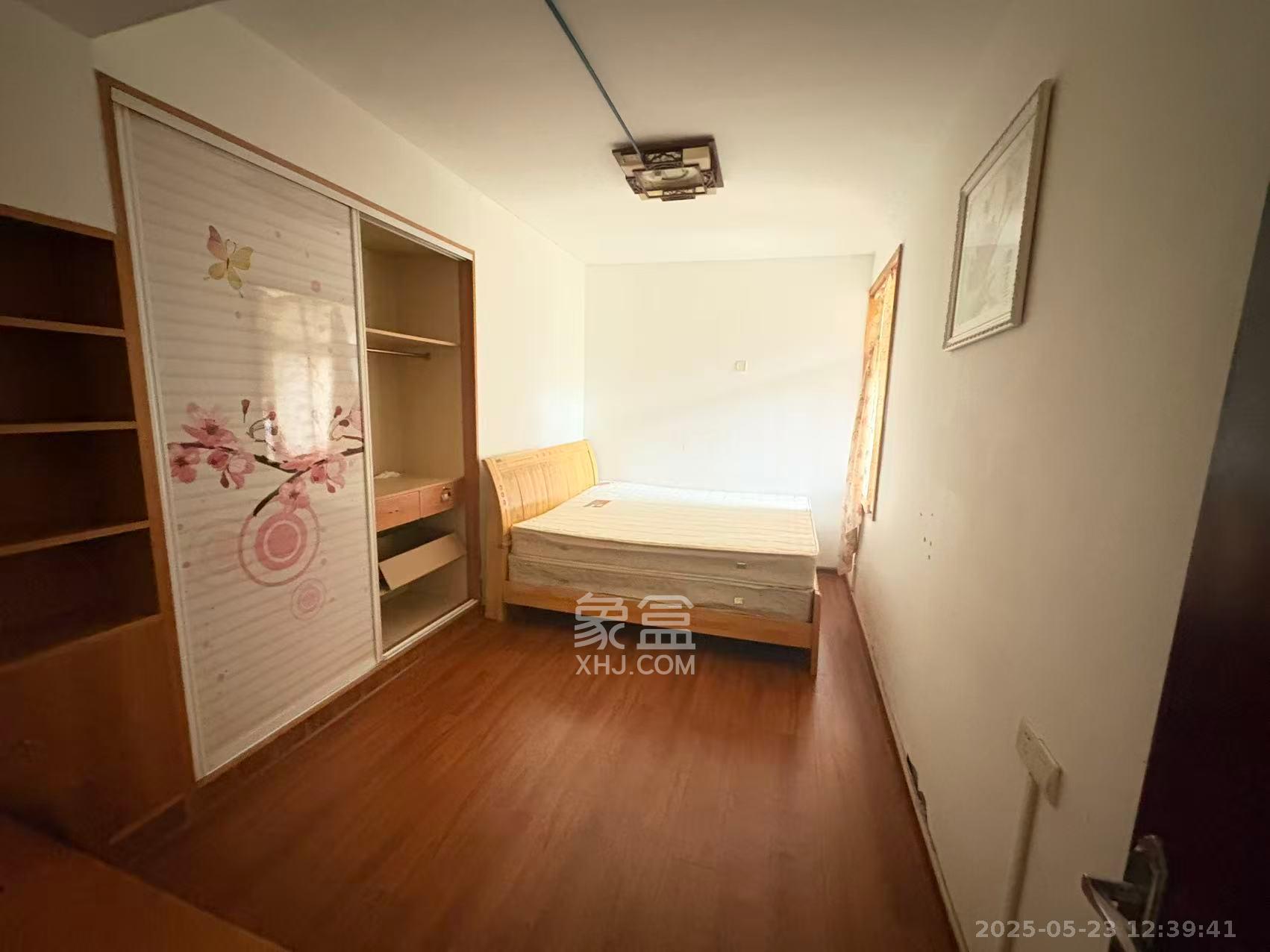 鄱阳小区  3室2厅2卫   1600.00元/月室内图