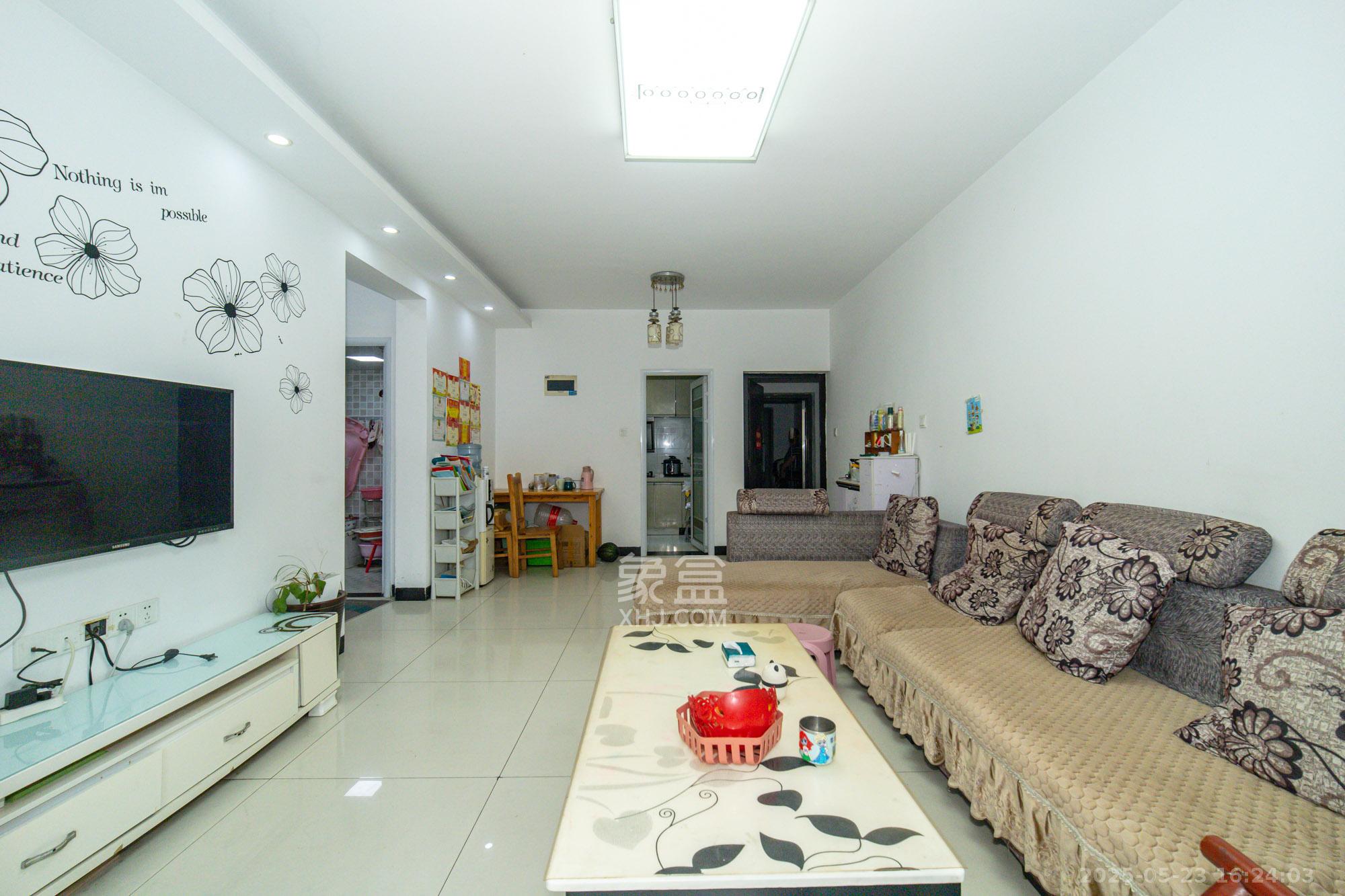 泊林晶城 2室2厅1卫 56.8万 泊林晶城 2室2厅1卫 56.8万客厅