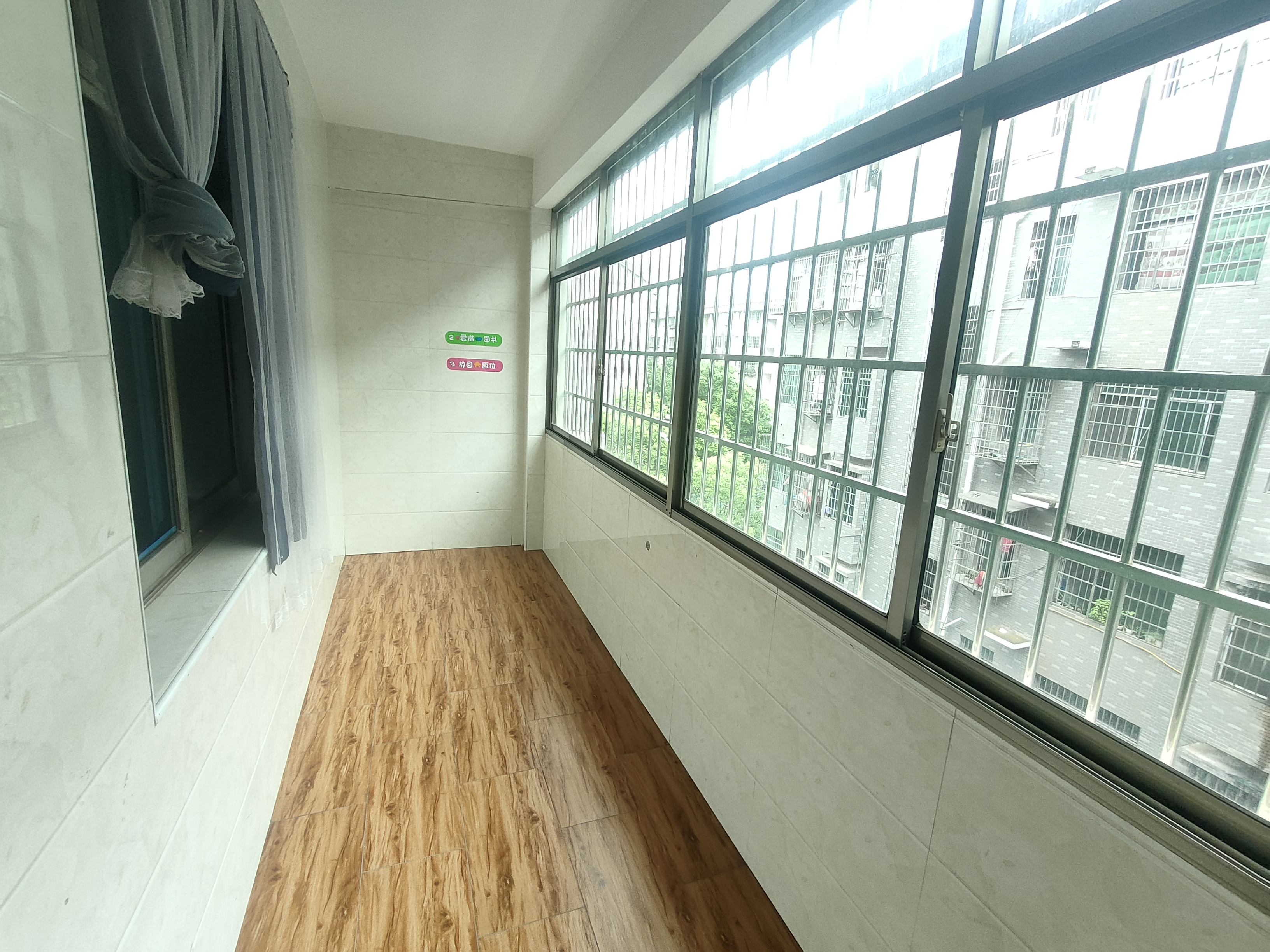 互助小区 3室2厅2卫 1500.0元/月 互助小区 3室2厅2卫 1500.0元/月室内图