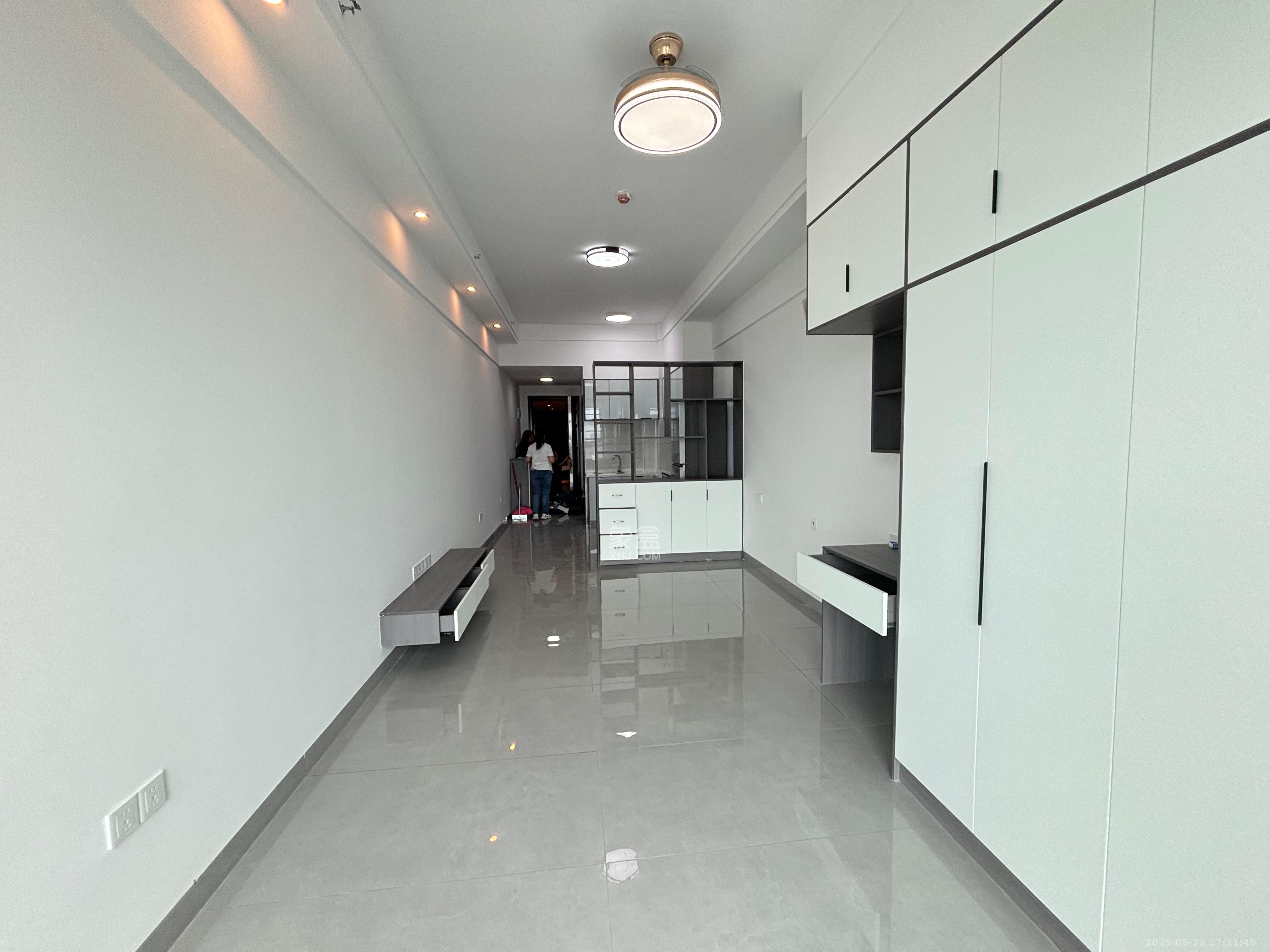 恒大誉府(融誉商业中心)  1室1厅1卫    1700.0元/月 恒大誉府(融誉商业中心)  1室1厅1卫    1700.0元/月室内图