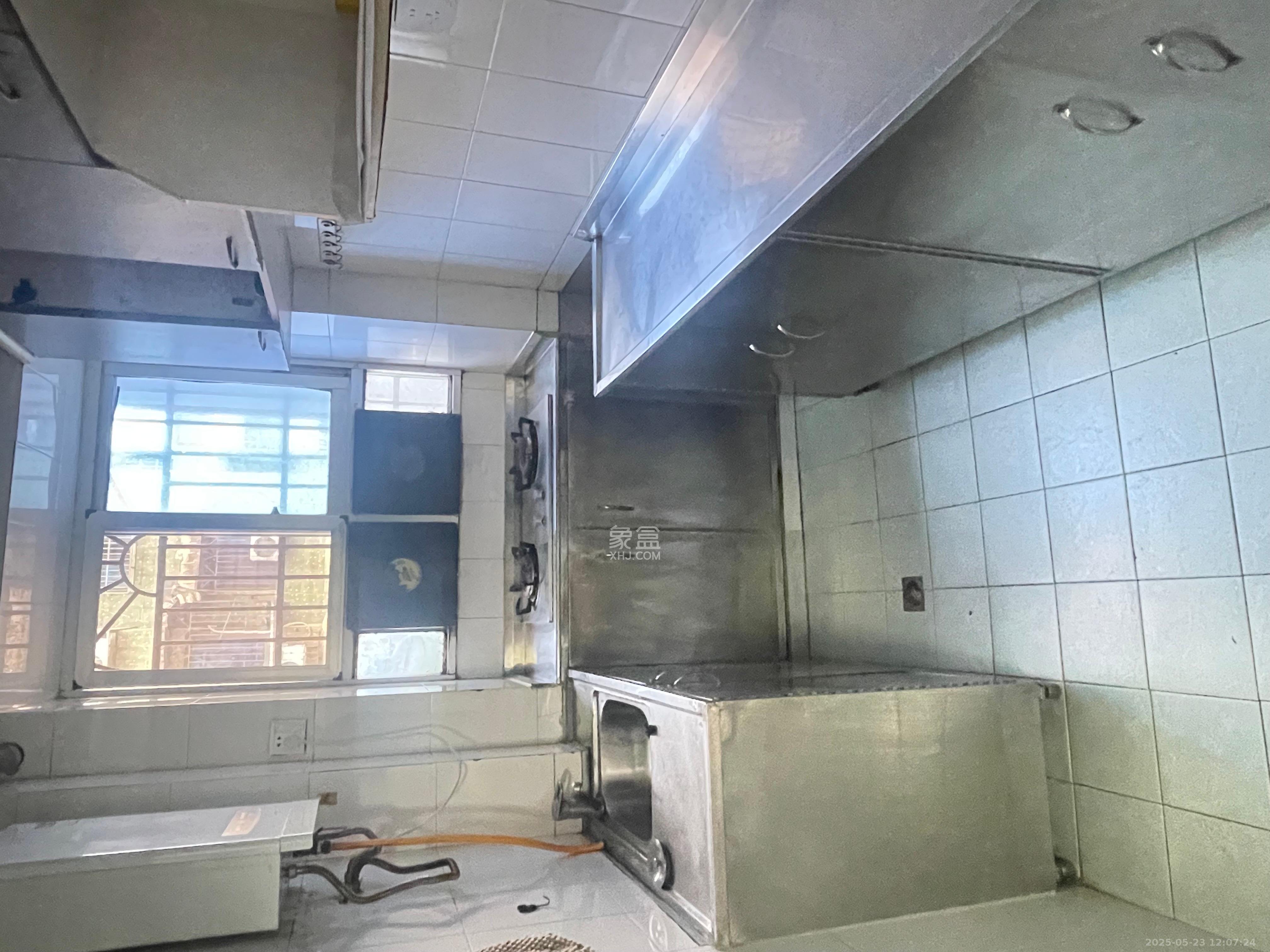 荷花园小区（安置房小区）  3室2厅1卫    1600.0元/月室内图
