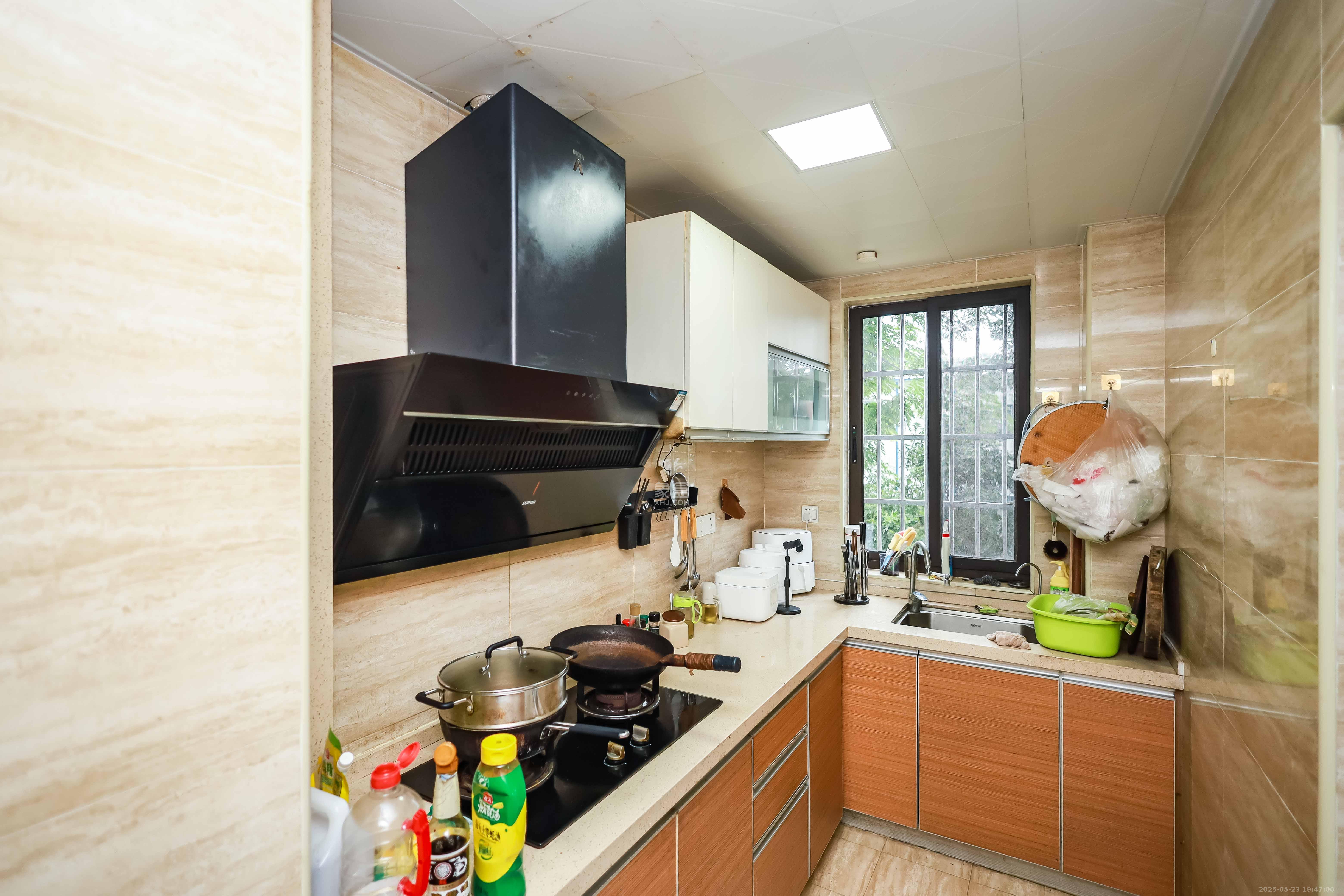 奥克斯缔壹城  3室2厅2卫    95.0万 奥克斯缔壹城  3室2厅2卫    95.0万厨房