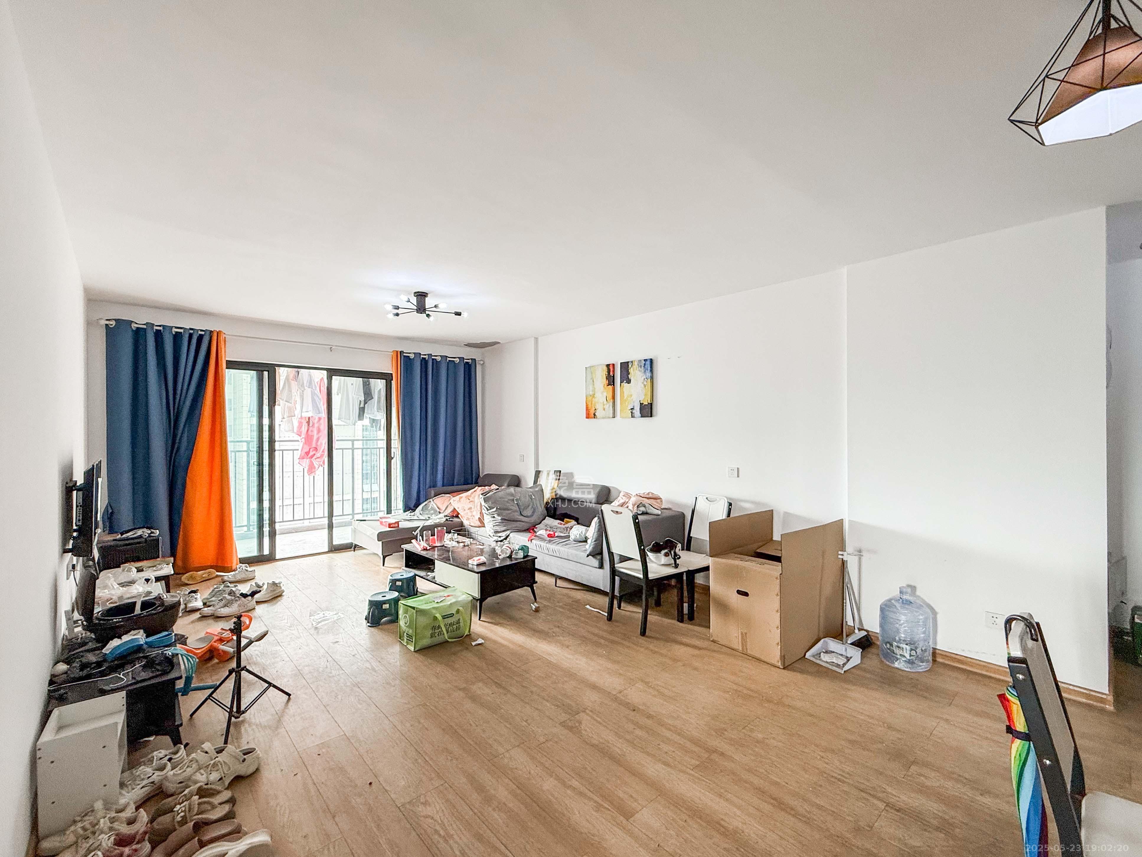 梦想枫林湾 4室2厅2卫 156.8万 梦想枫林湾 4室2厅2卫 156.8万客厅