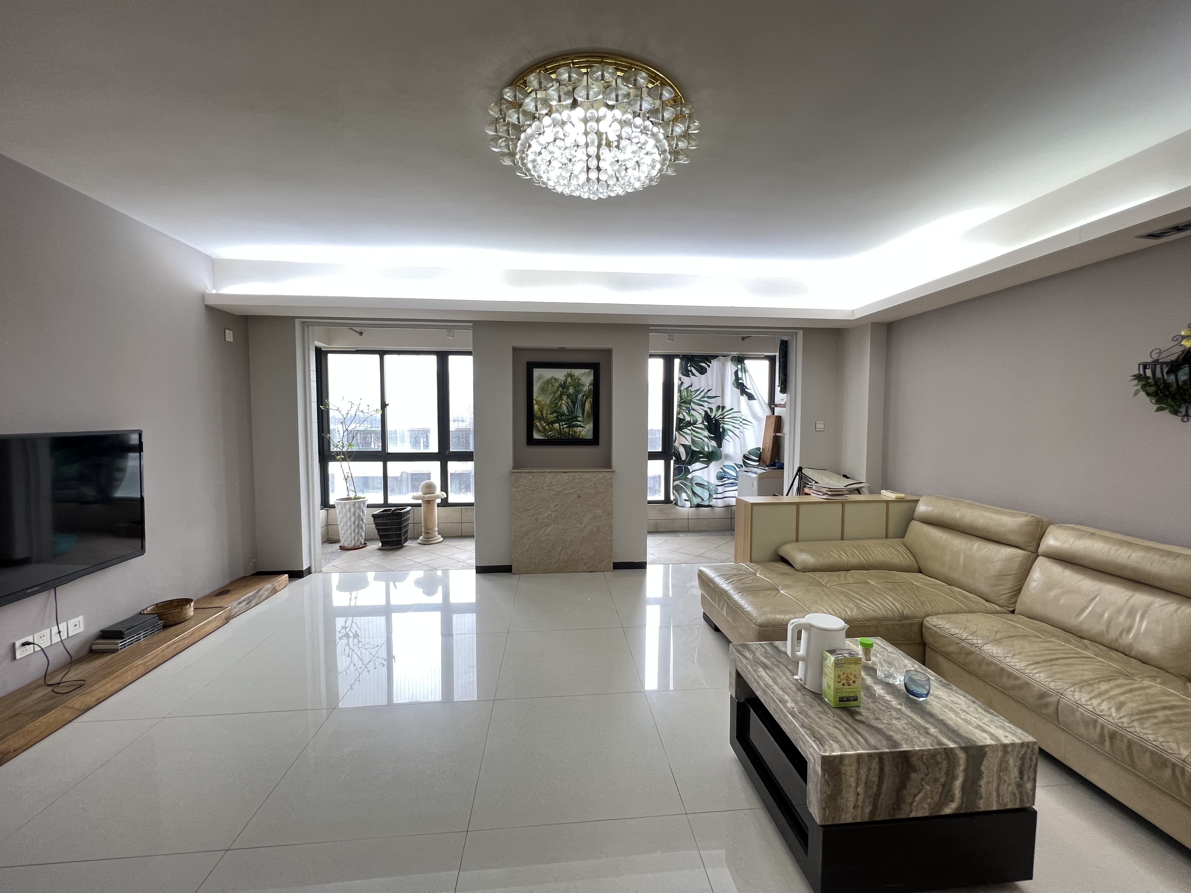 金鹿花园一期  3室2厅2卫    3500.0元/月 金鹿花园一期  3室2厅2卫    3500.0元/月室内图