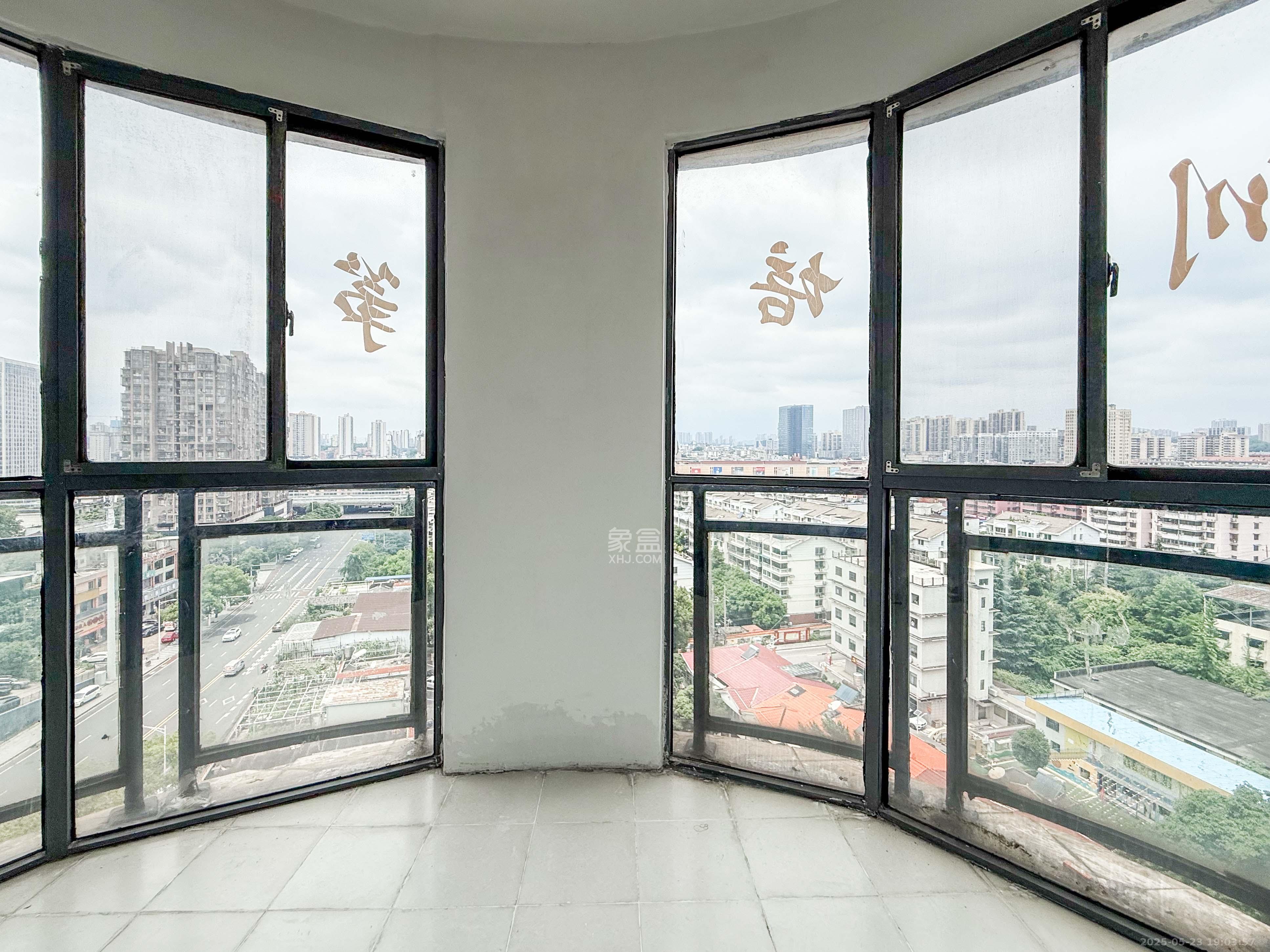 海林馨香雅苑 2室2厅1卫 72.0万 海林馨香雅苑 2室2厅1卫 72.0万阳台