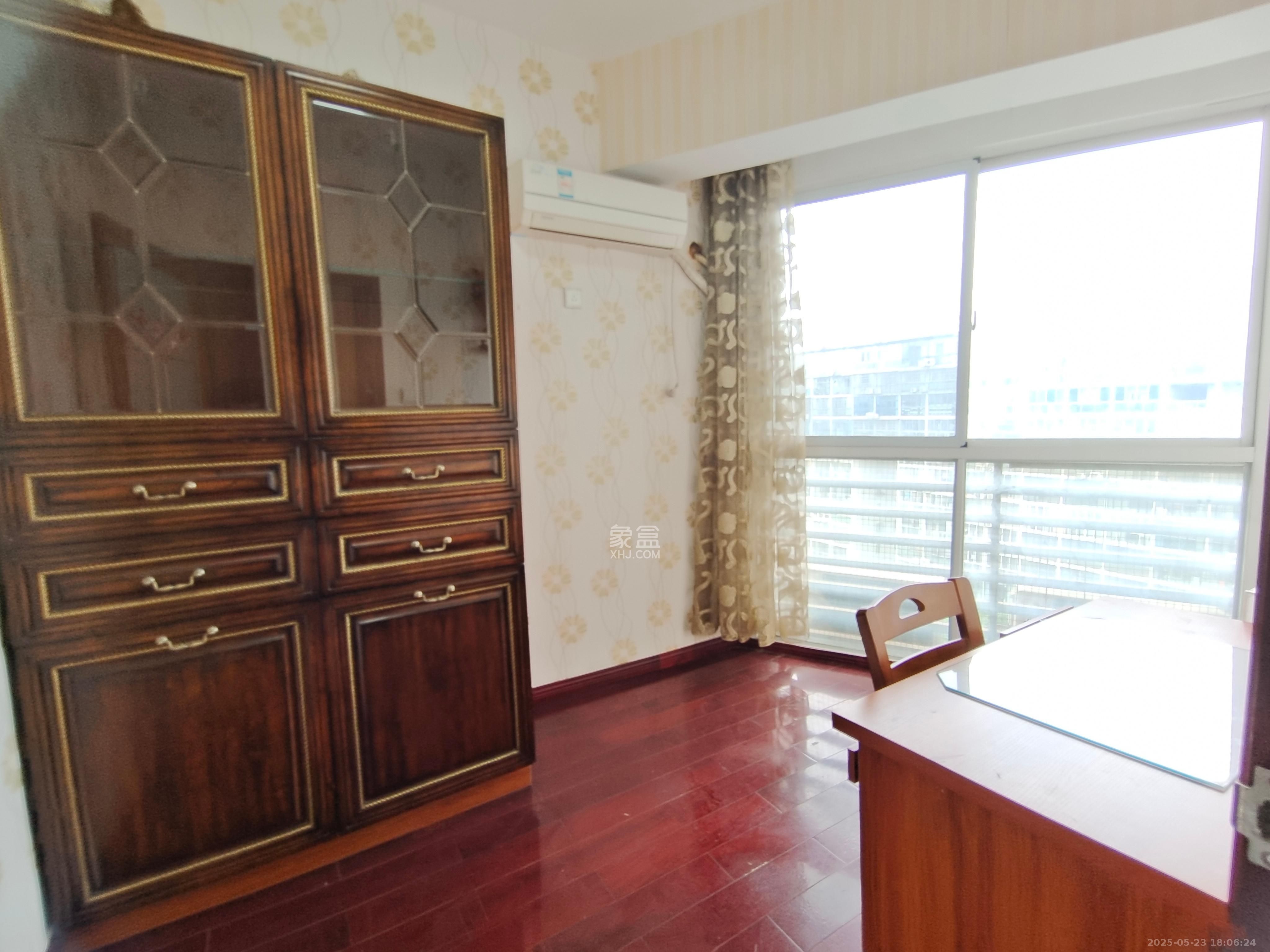 阳光100二期 3室2厅1卫 2300.0元/月 阳光100二期 3室2厅1卫 2300.0元/月室内图