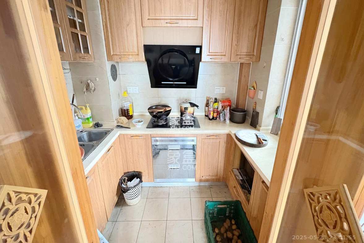 君临国际  2室2厅1卫    115.0万 君临国际  2室2厅1卫    115.0万厨房