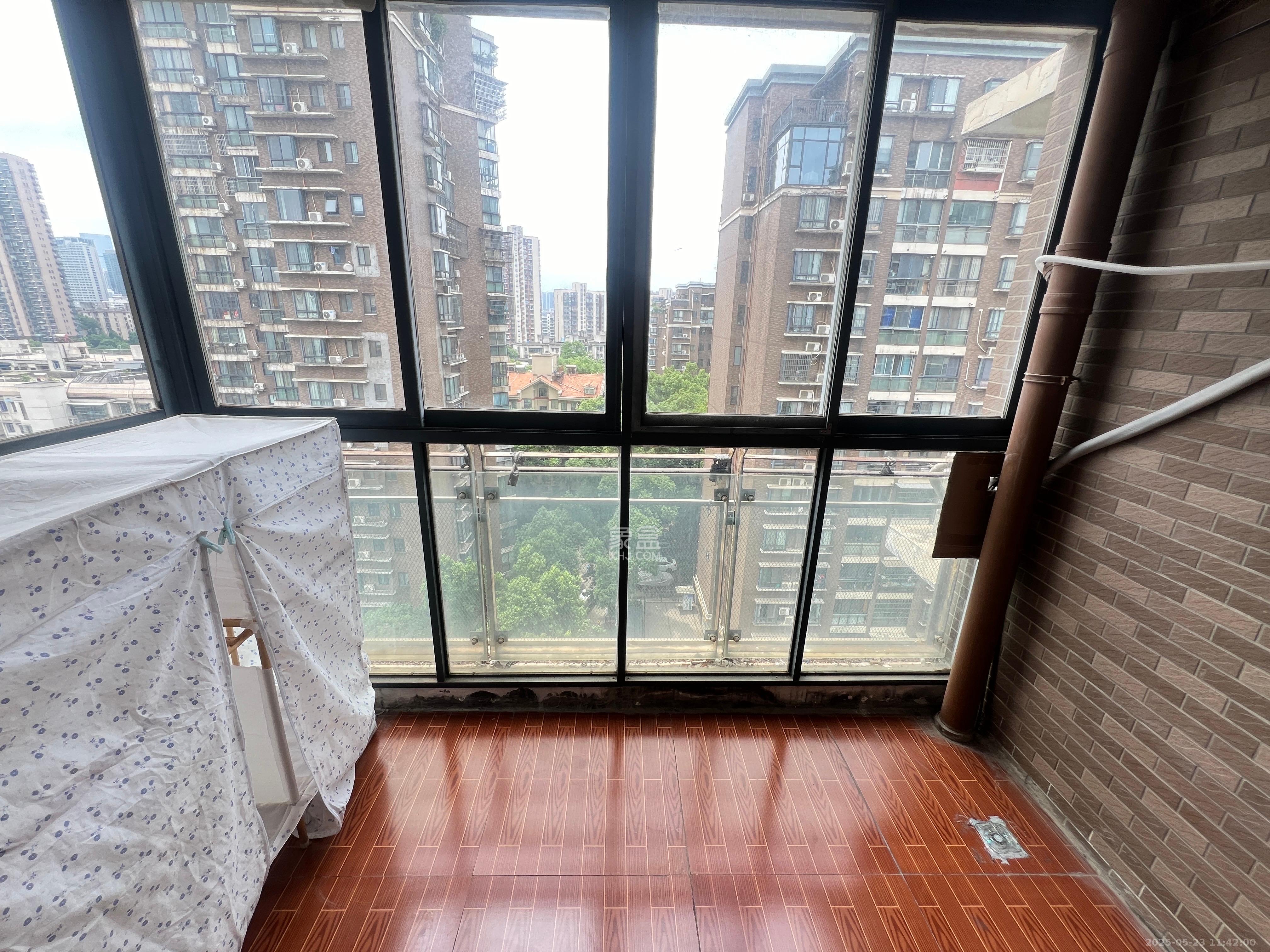 城市森林  2室2厅1卫    2000.0元/月 城市森林  2室2厅1卫    2000.0元/月室内图