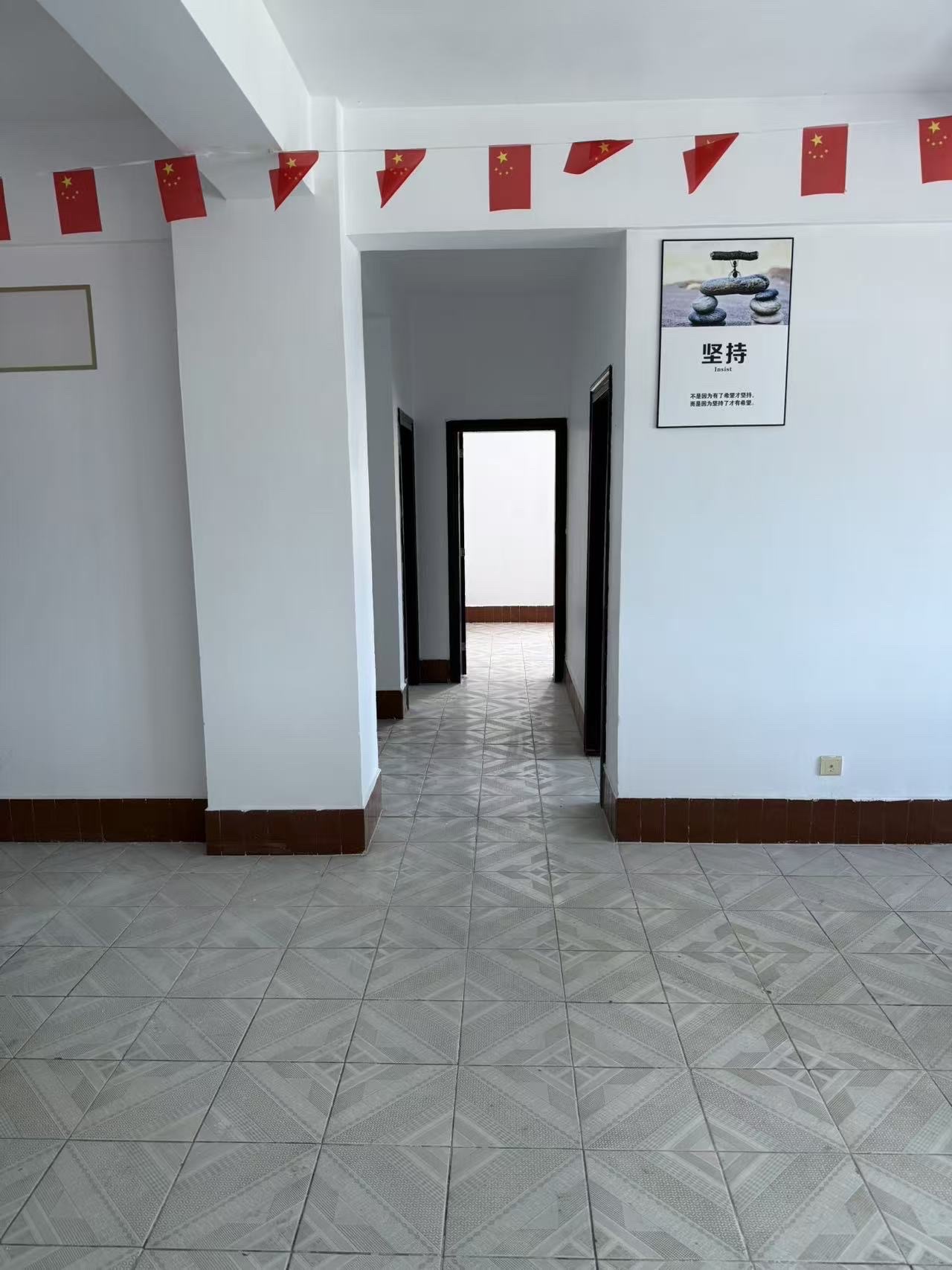 华立花园 3室2厅2卫 2700.0元/月 华立花园 3室2厅2卫 2700.0元/月室内图