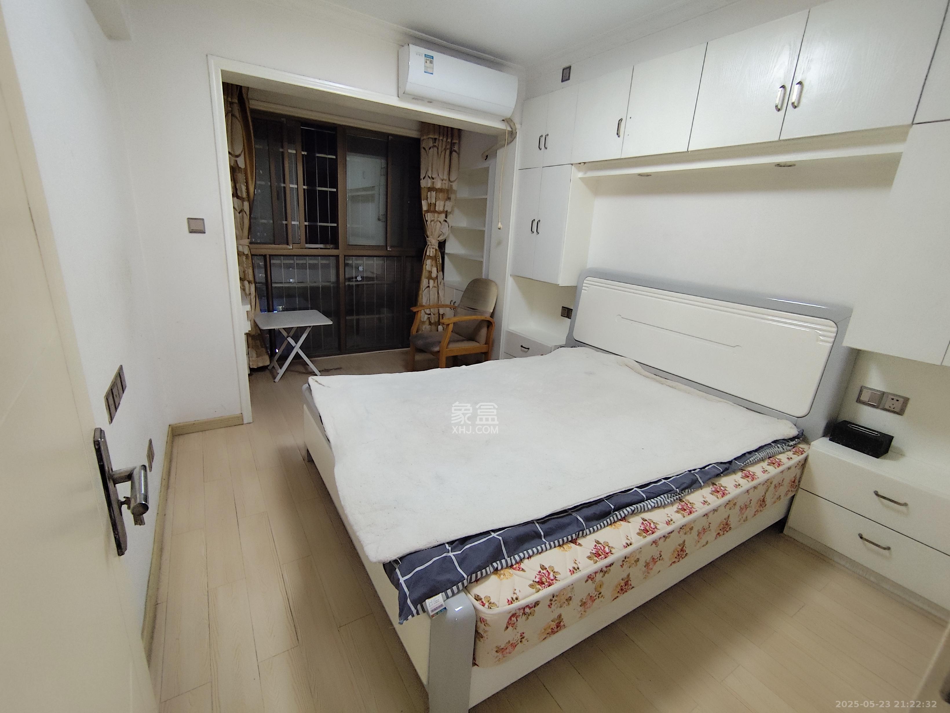 骑龙安置小区  3室2厅2卫   2600.00元/月室内图