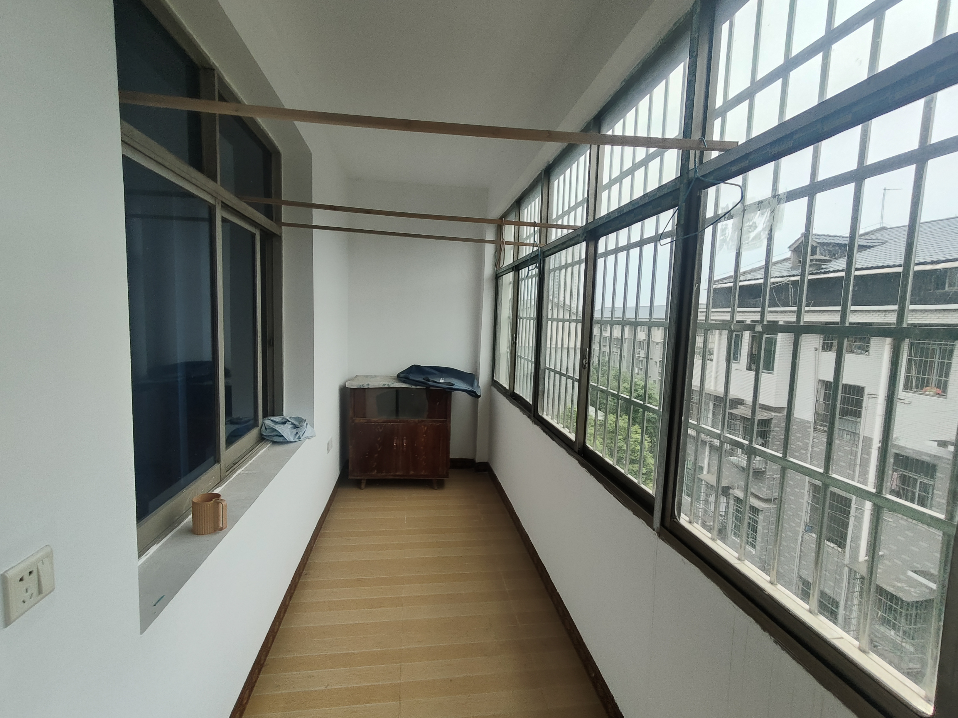 互助小区 3室2厅2卫 1400.0元/月 互助小区 3室2厅2卫 1400.0元/月室内图