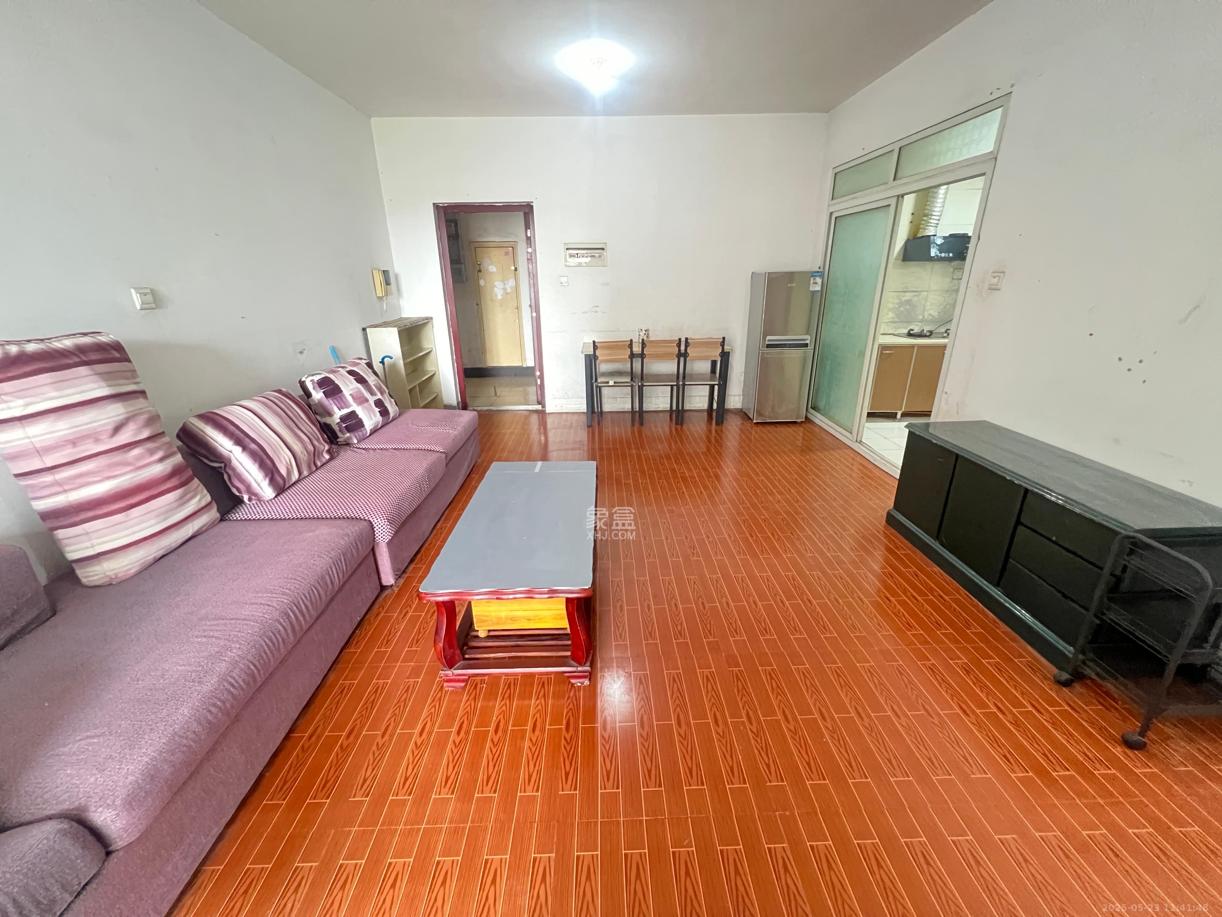 城市森林  2室2厅1卫    2000.0元/月 城市森林  2室2厅1卫    2000.0元/月室内图1