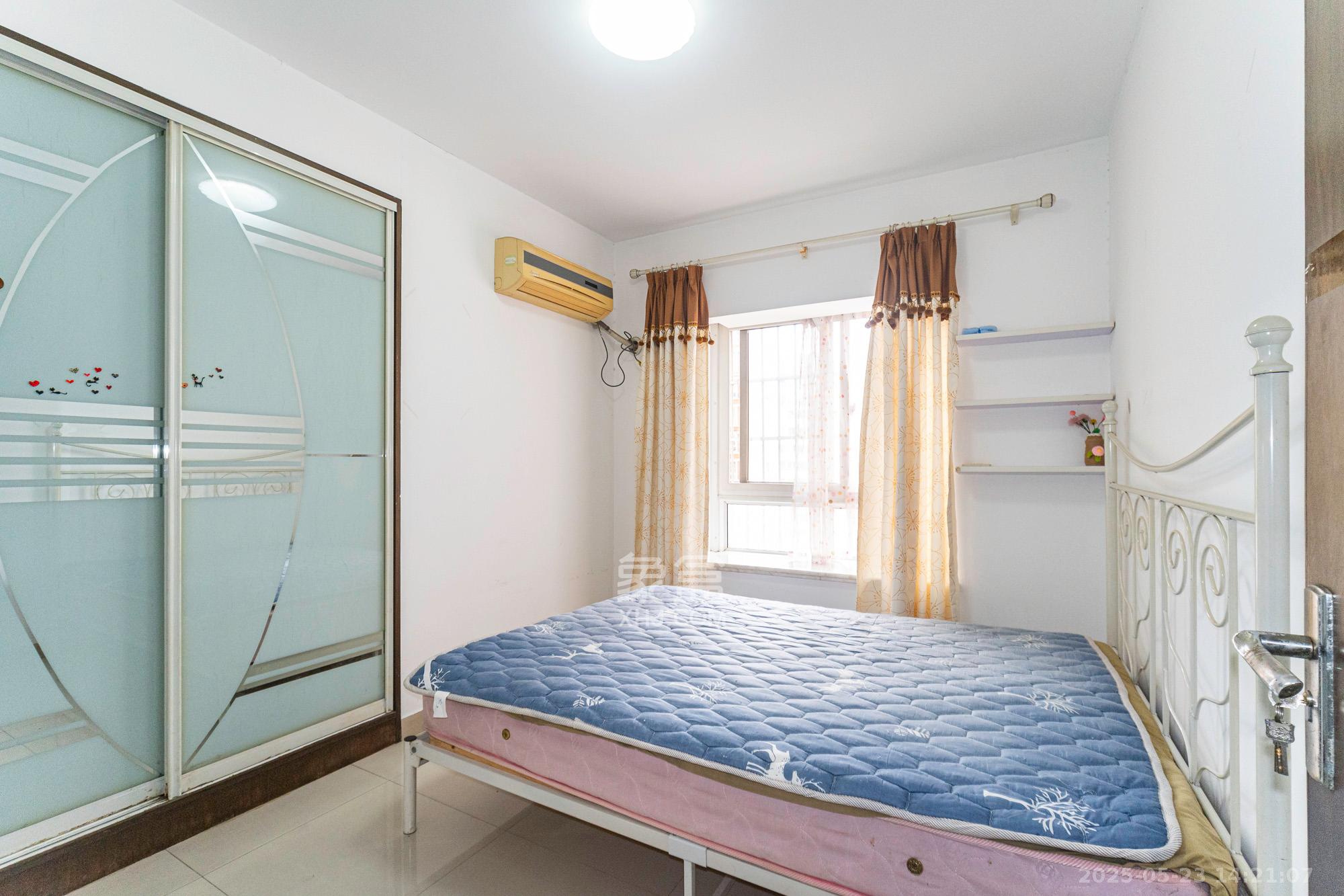 晶华美地  2室2厅1卫    45.0万卧室