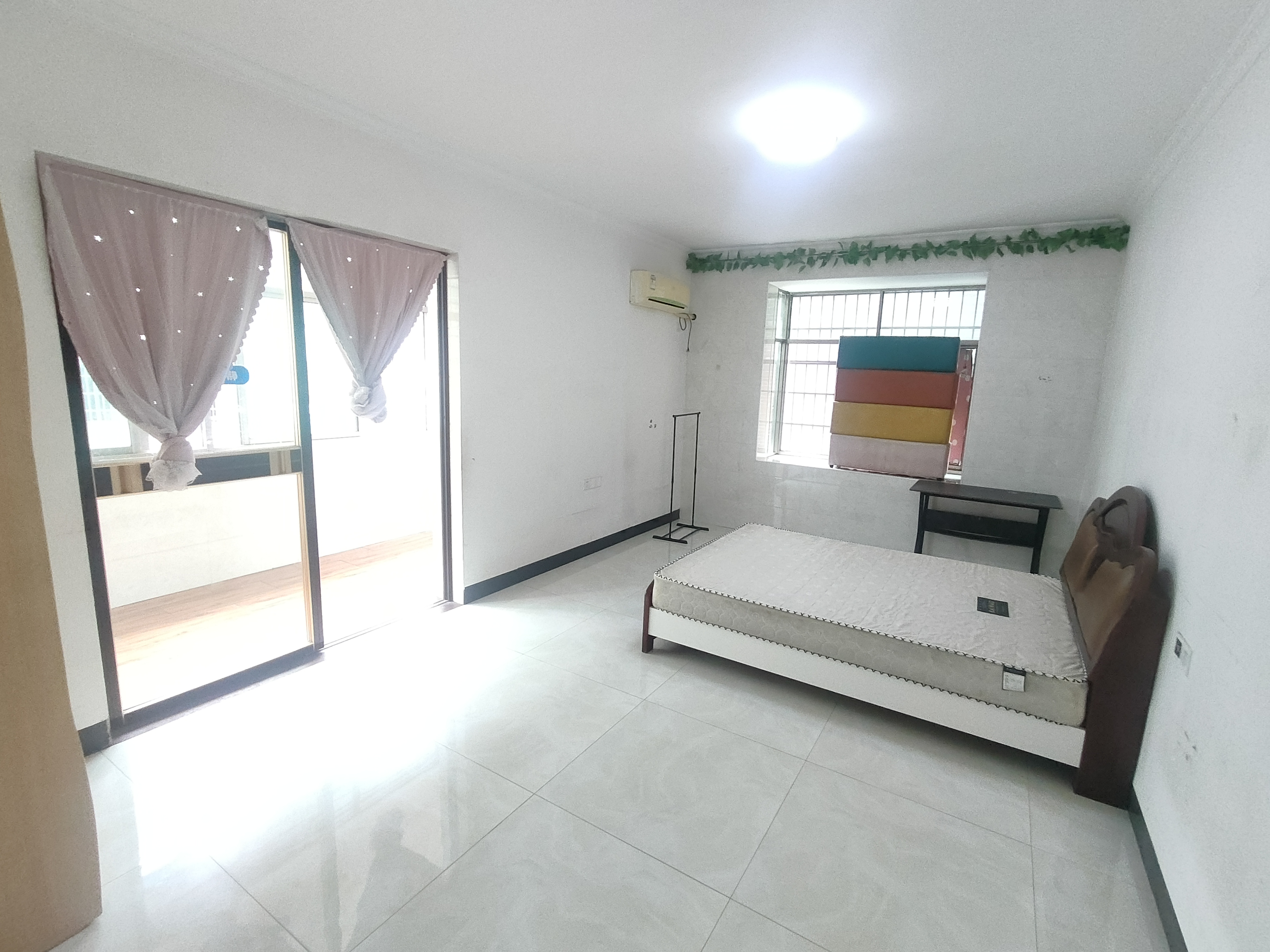 互助小区 3室2厅2卫 1500.0元/月 互助小区 3室2厅2卫 1500.0元/月室内图