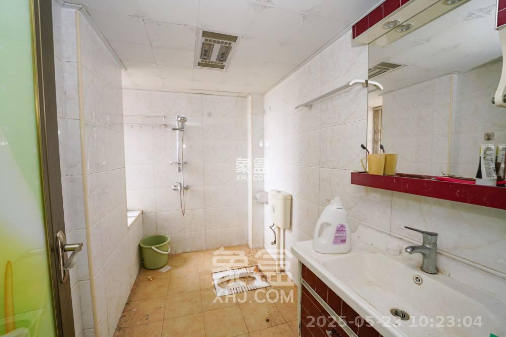 南郡雅园 3室2厅2卫 1500.0元/月 南郡雅园 3室2厅2卫 1500.0元/月室内图