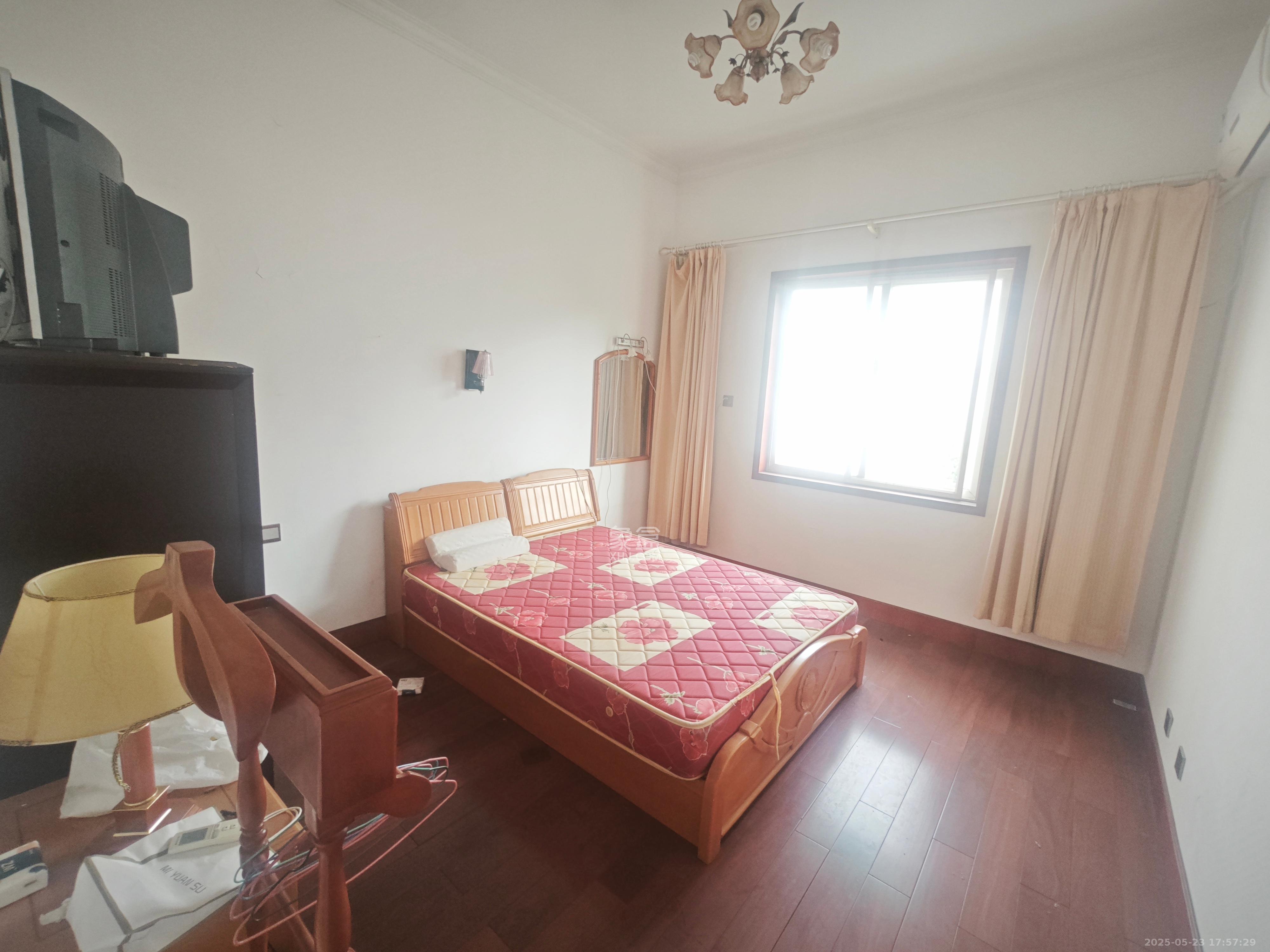 同升湖山庄 4室2厅3卫 2500.0元/月 同升湖山庄 4室2厅3卫 2500.0元/月室内图