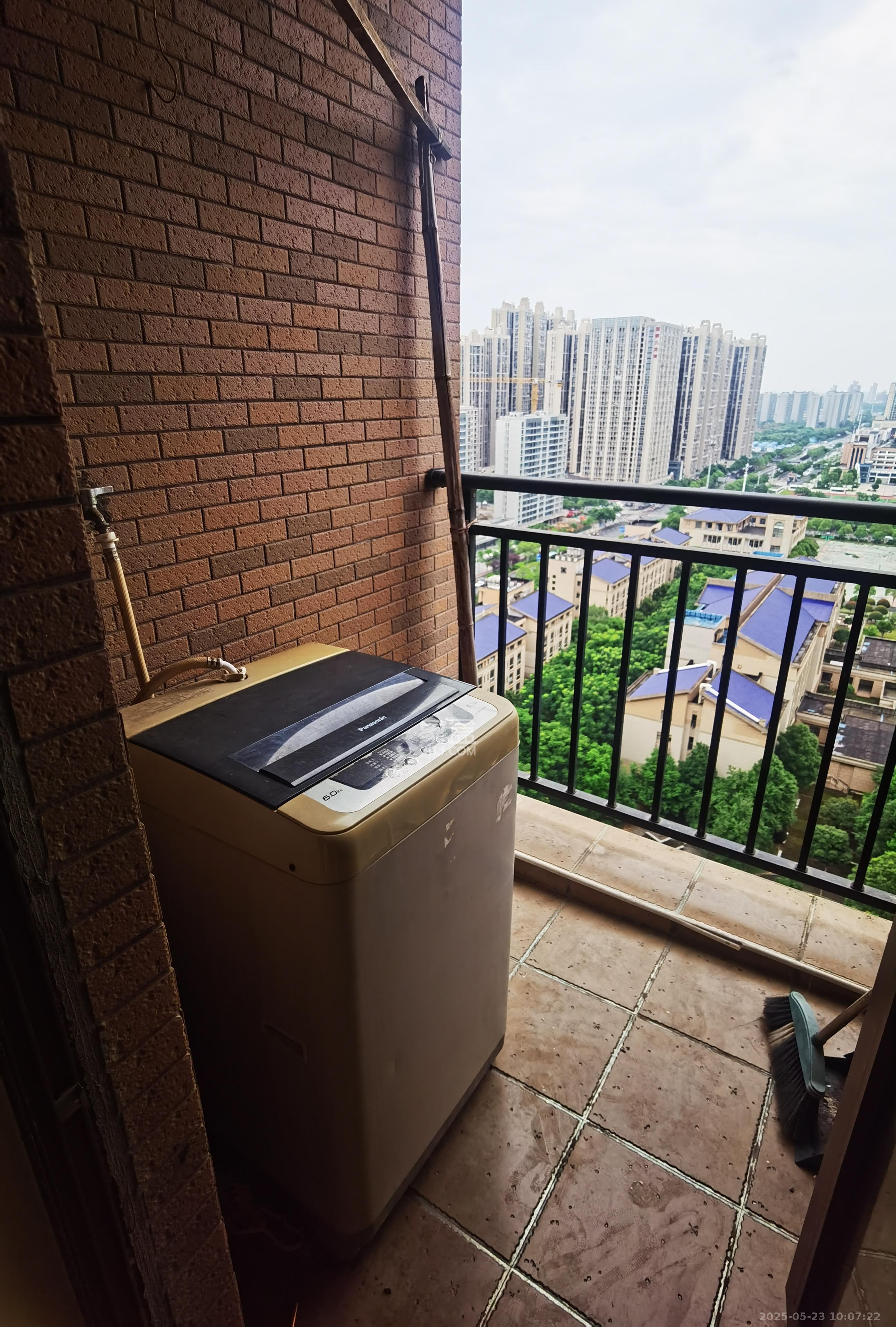水岸世景  1室1厅1卫   1000.00元/月室内图