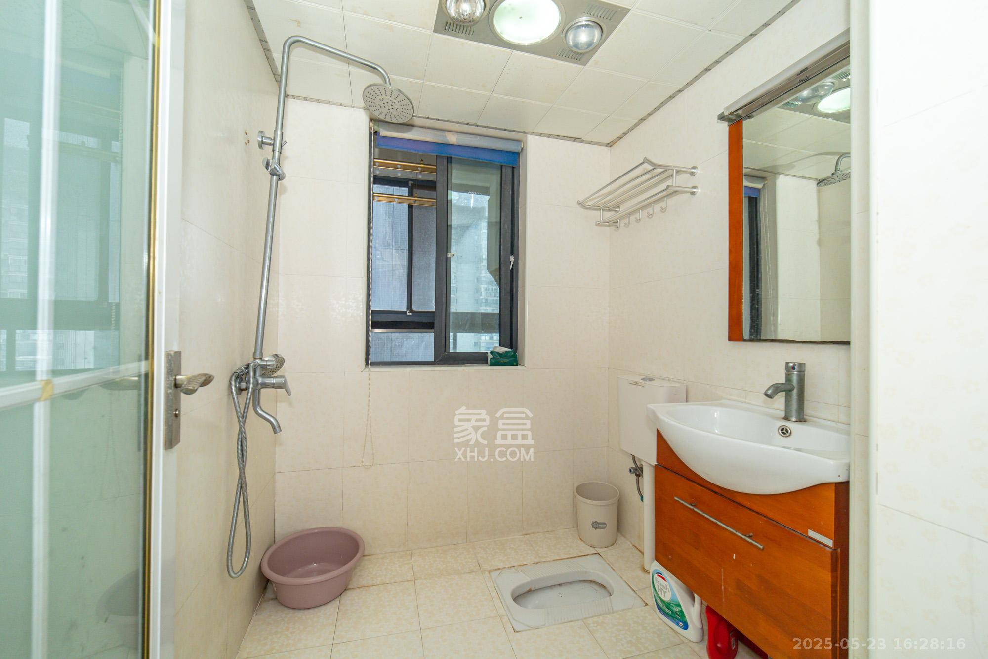 尚都花园城 3室2厅1卫 62.0万 尚都花园城 3室2厅1卫 62.0万卫生间