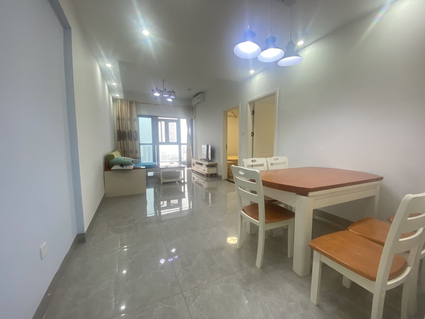 华润中心 2室1厅1卫 4500.0元/月 华润中心 2室1厅1卫 4500.0元/月室内图