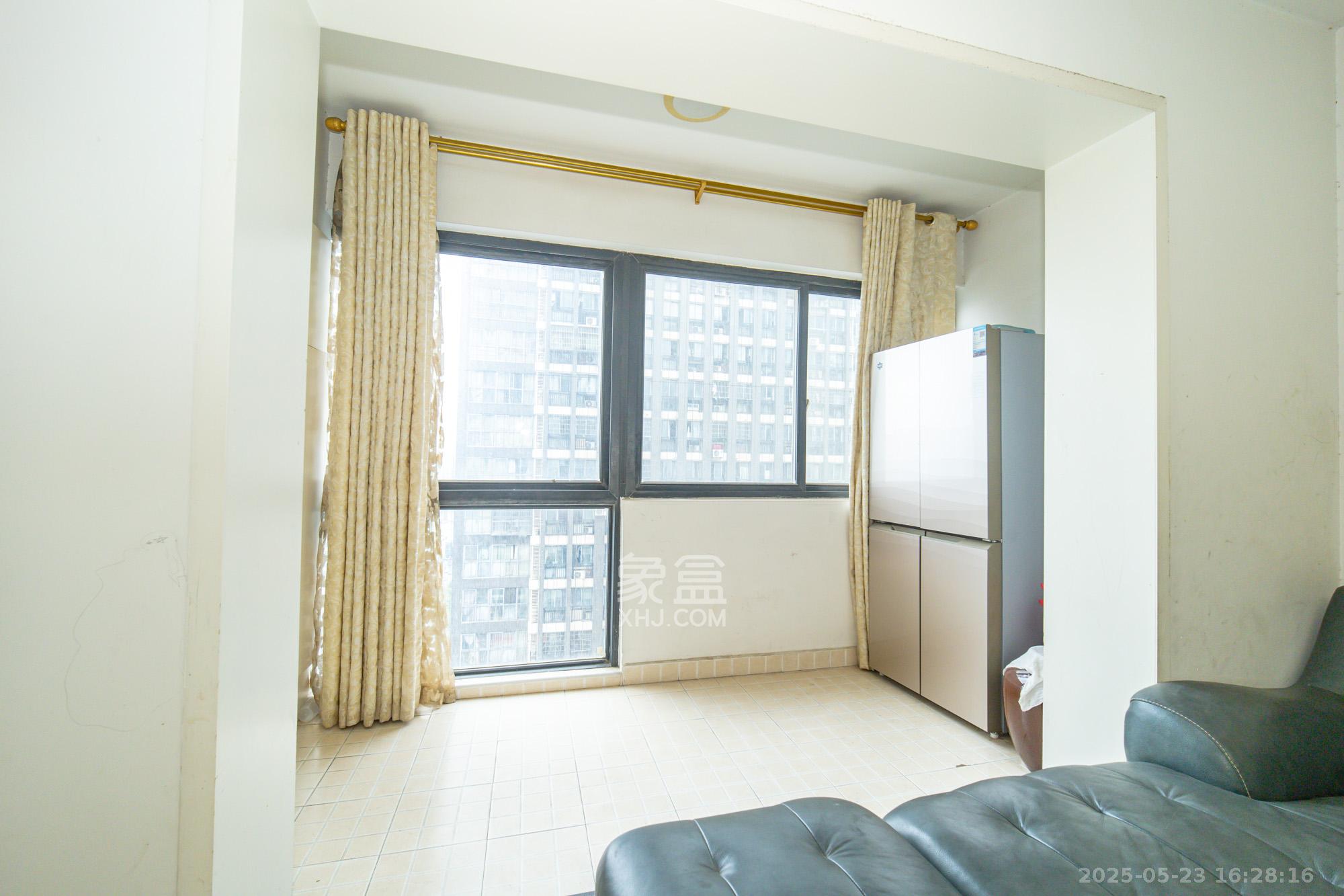 尚都花园城 3室2厅1卫 62.0万 尚都花园城 3室2厅1卫 62.0万阳台