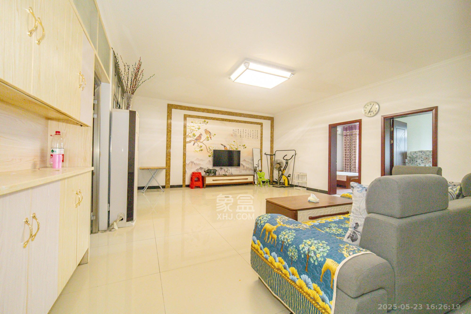 星沙三区 3室3厅2卫 74.46万 星沙三区 3室3厅2卫 74.46万客厅