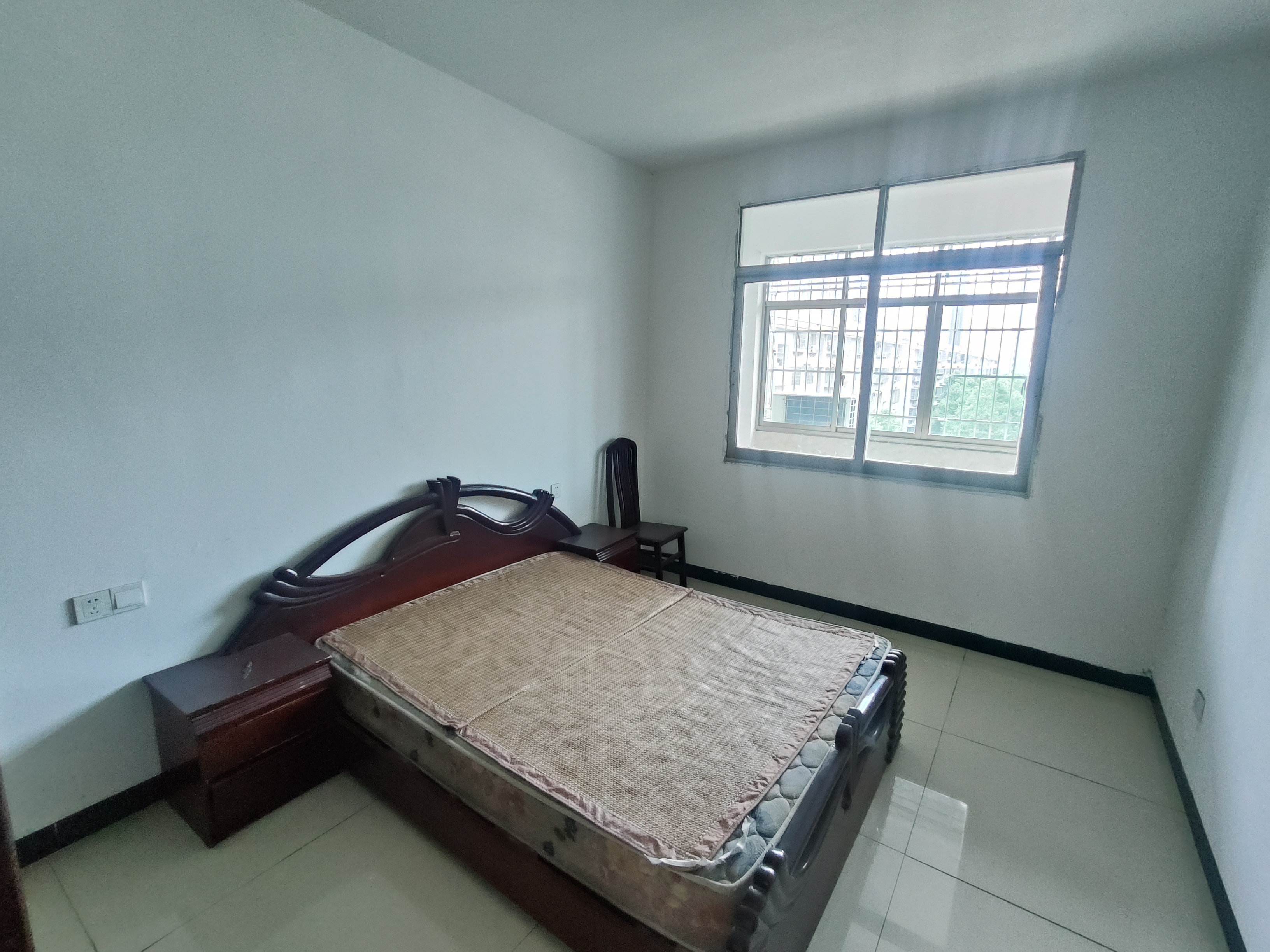 互助小区 3室2厅2卫 1500.0元/月 互助小区 3室2厅2卫 1500.0元/月室内图