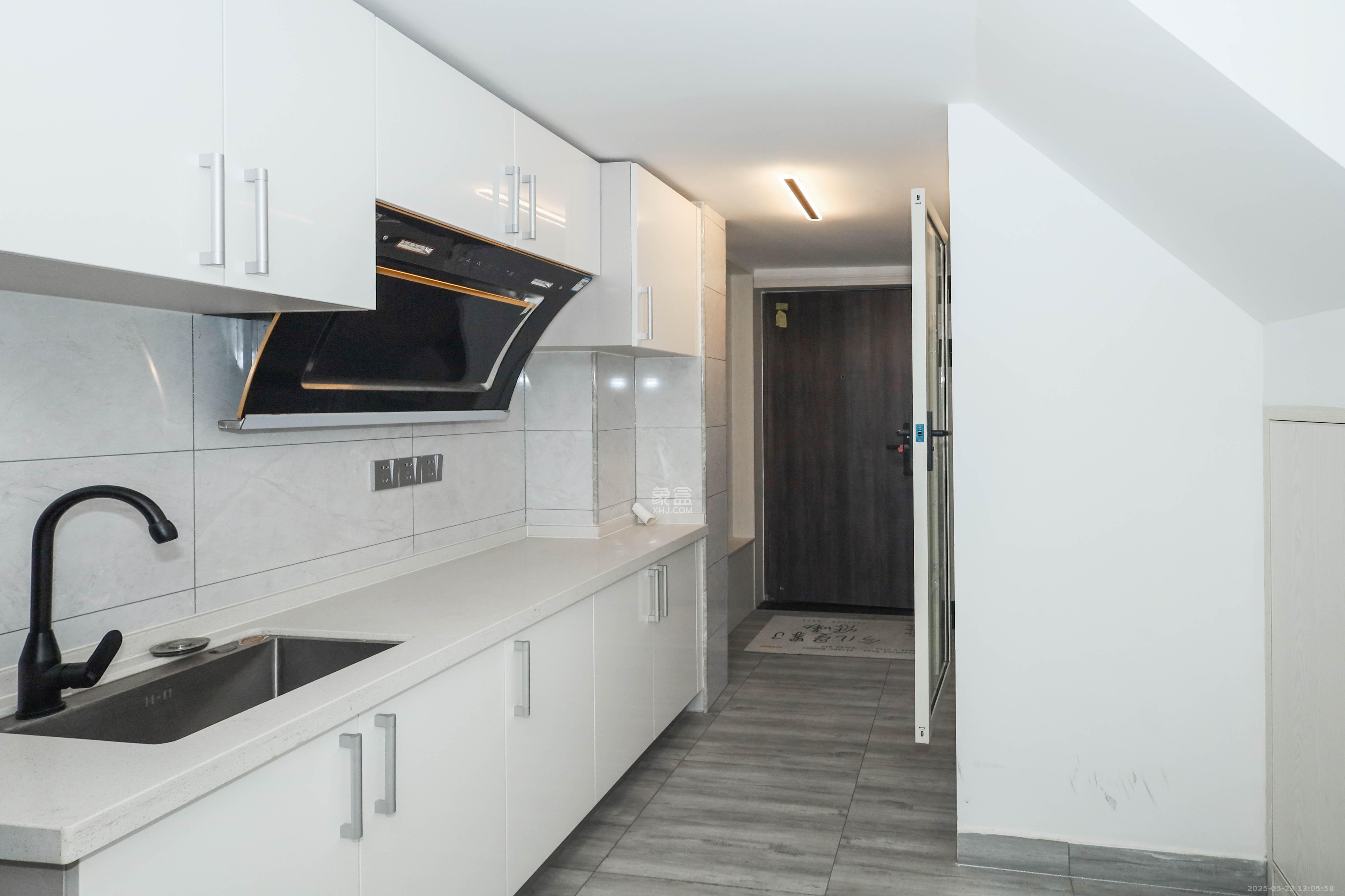 龙湖湘江星座(祺鑫星座公寓)  1室1厅1卫    55.0万 龙湖湘江星座(祺鑫星座公寓)  1室1厅1卫    55.0万厨房