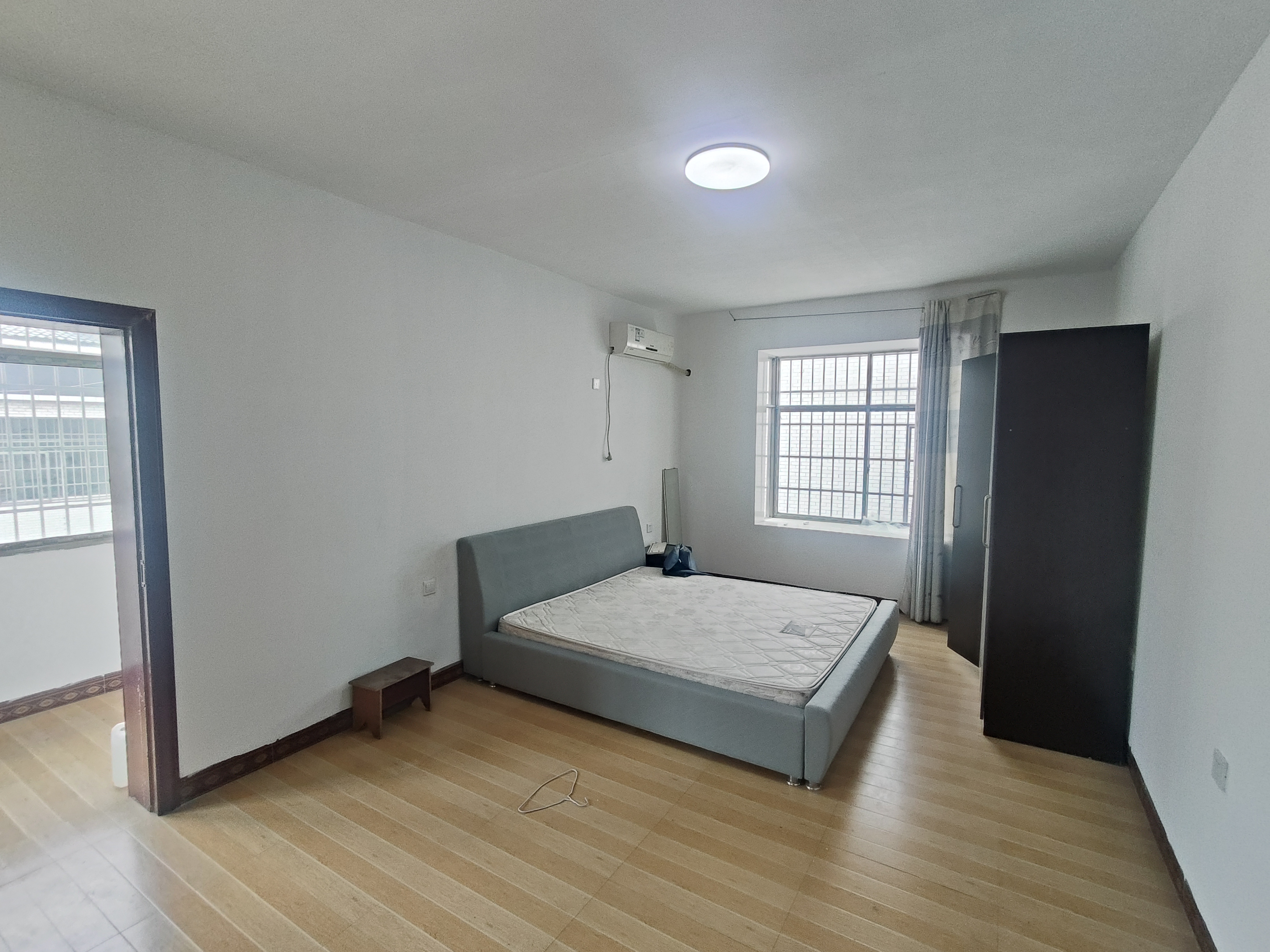 互助小区 3室2厅2卫 1400.0元/月 互助小区 3室2厅2卫 1400.0元/月室内图