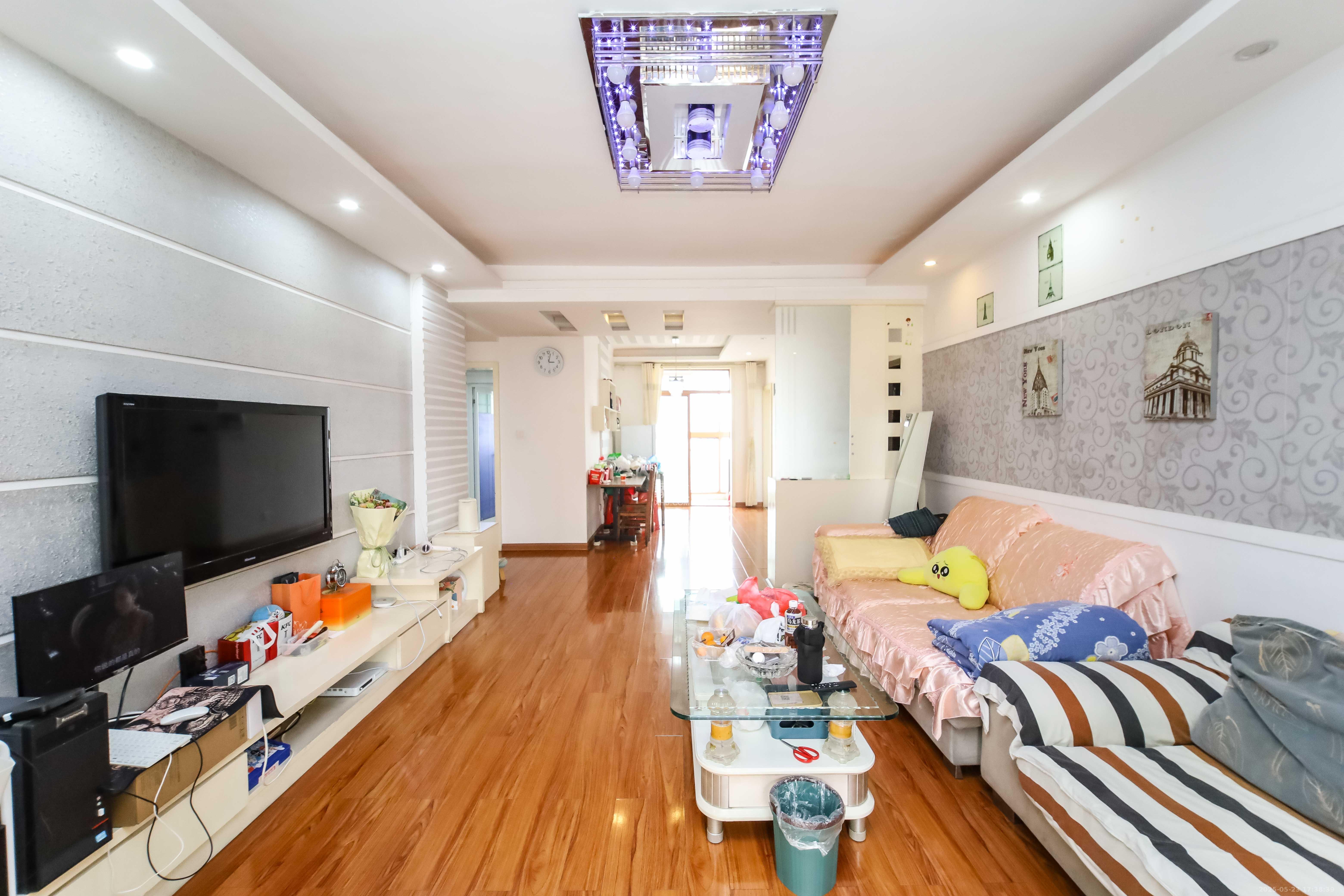 世嘉国际华城  3室2厅2卫    125.0万 世嘉国际华城  3室2厅2卫    125.0万