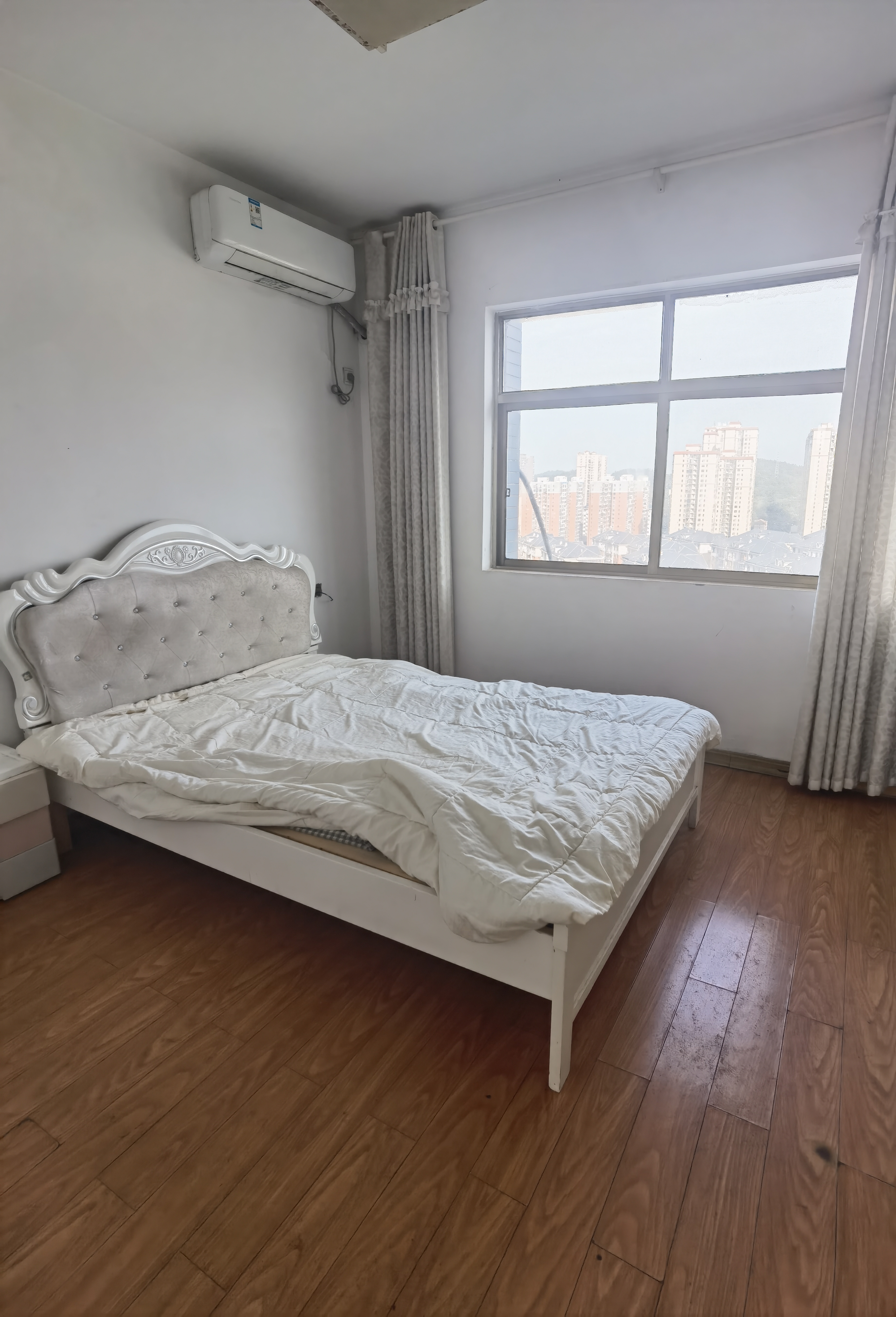 东方豪苑 2室2厅2卫 37.8万 东方豪苑 2室2厅2卫 37.8万客厅